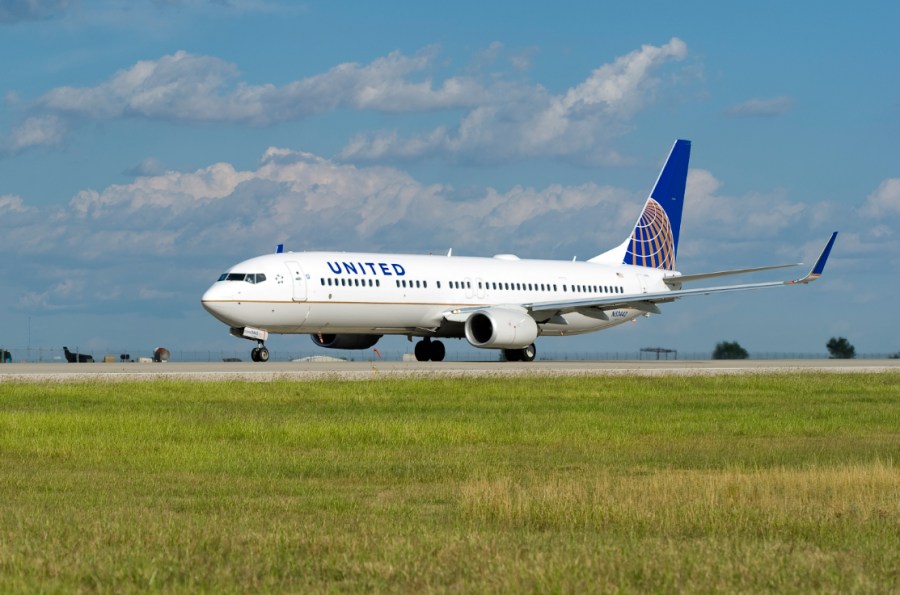 united-airlines-plane