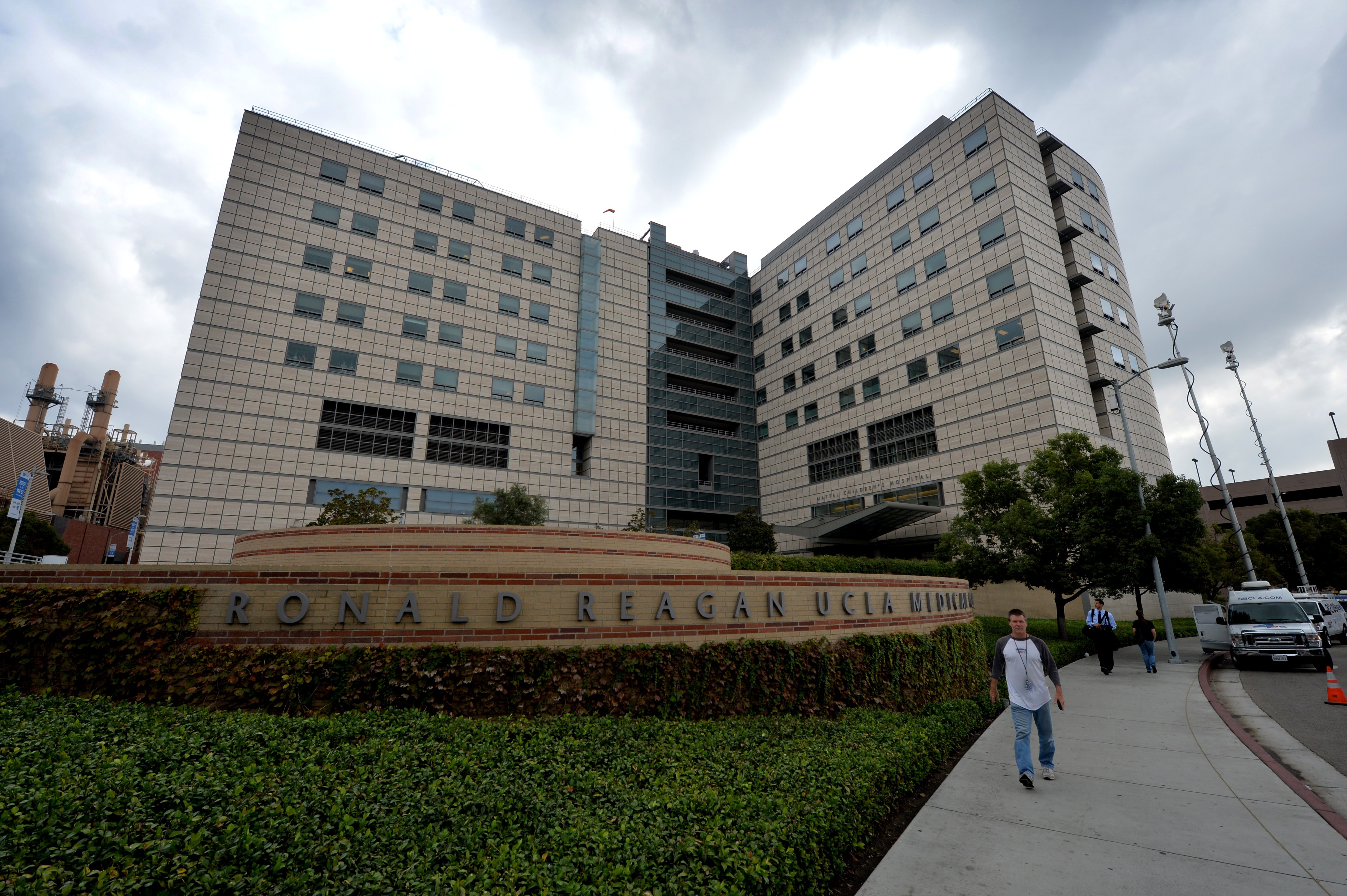 The exterior of the Ronald Reagan UCLA Medical Center is shown on Oct. 17, 2014. (Credit: Mark Ralston / AFP / Getty Images)