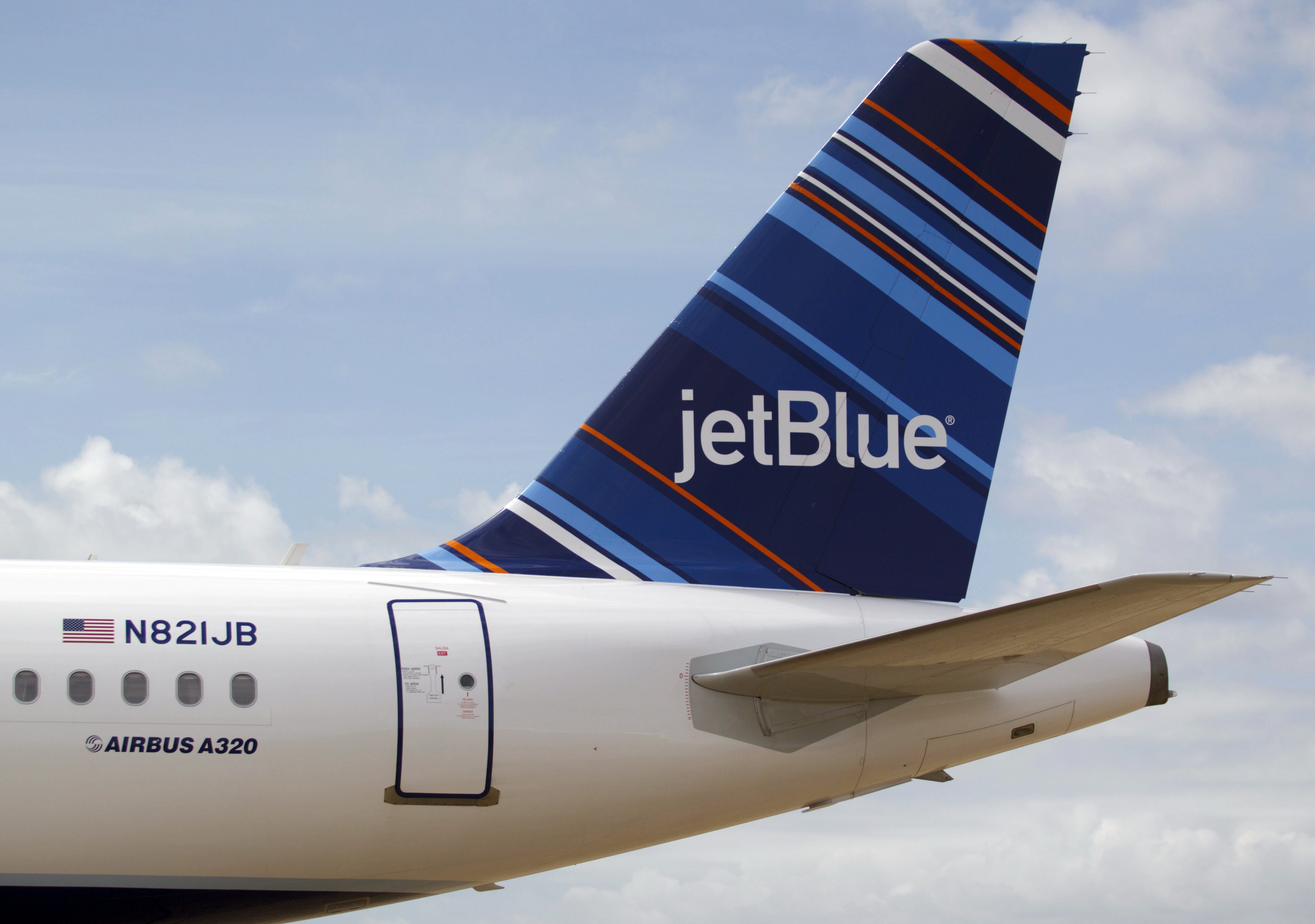 A JetBlue A320 is is seen in a file photo taken on April 8, 2013. (Credit: Matthew Hinton/AFP/Getty Images)