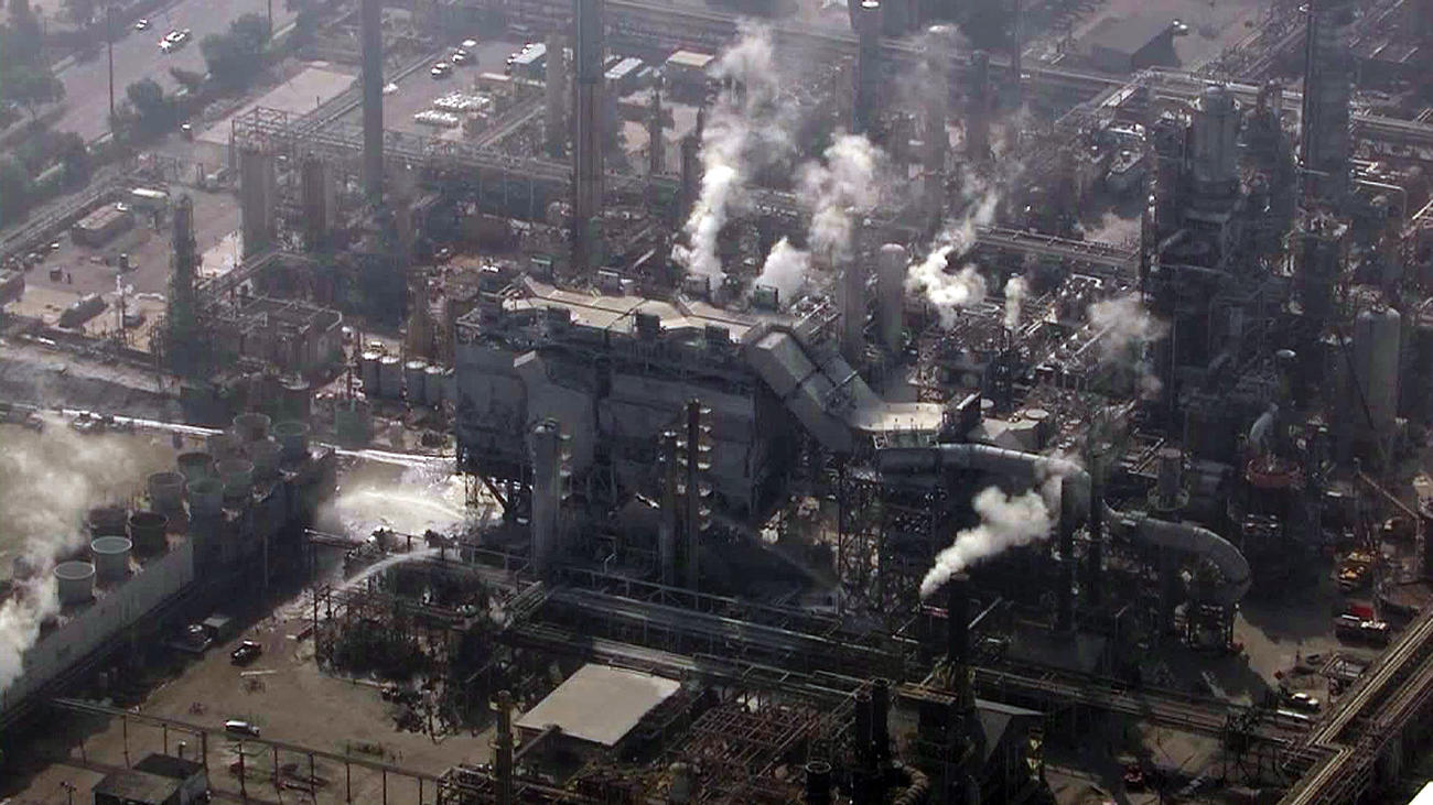 An explosion in 2015 at Exxon Mobil's refinery in Torrance prompted neighbors to call for the facility's permanent closure. (Credit: KTLA)