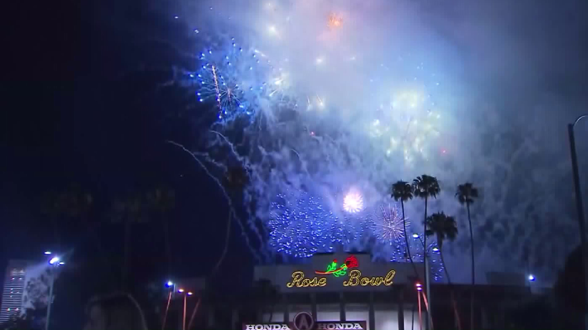 Fireworks over the Rose Bowl on July 4, 2016. (Credit: KTLA)