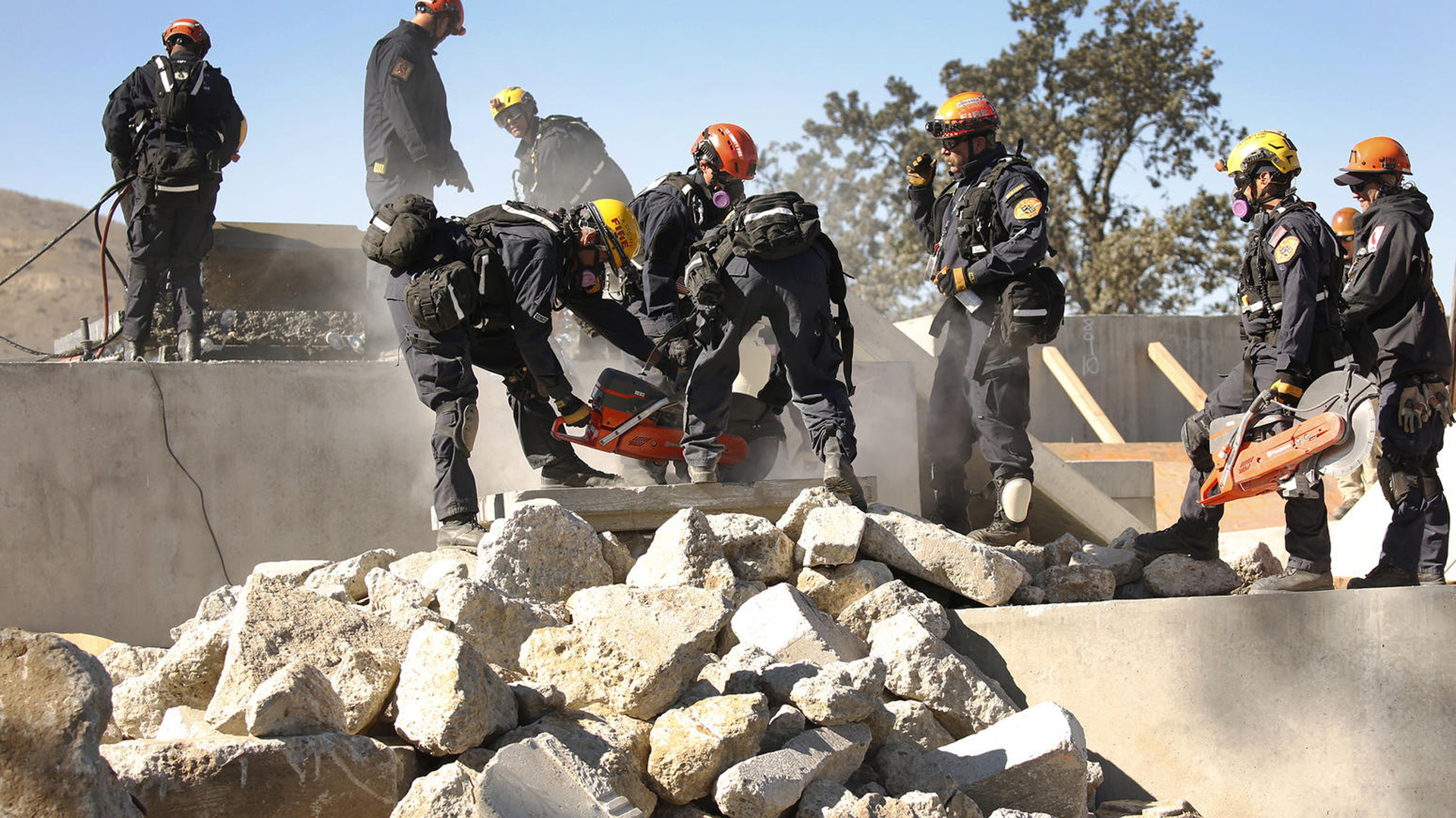 Los Angeles County Fire Department Urban Search and Rescue team members work to locate and extricate victims during a massive earthquake-response exercise hosted by the California National Guard simulating the aftermath of a magnitude 7.8 earthquake. (Credit: Al Seib/Los Angeles Times)