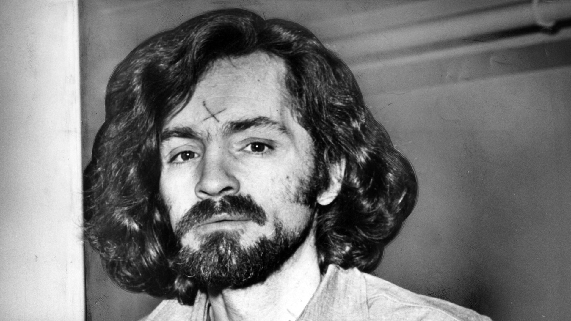 Charles Manson is seen en route to a Los Angeles courtroom in December 1970. (Credit: John Malmin / Los Angeles Times)