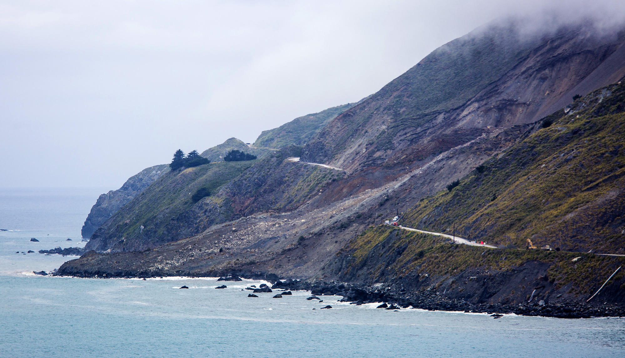 Highway 1 is cut in two where a massive landslide obliterated the road north of Ragged Point. (Credit: Brian van der Brug / Los Angeles Times)