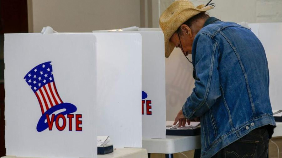 A voter casts his ballot at the Hollywood Recreation Center in the March 7, 2017, primary election. (Credit: Mark Boster / Los Angeles Times)