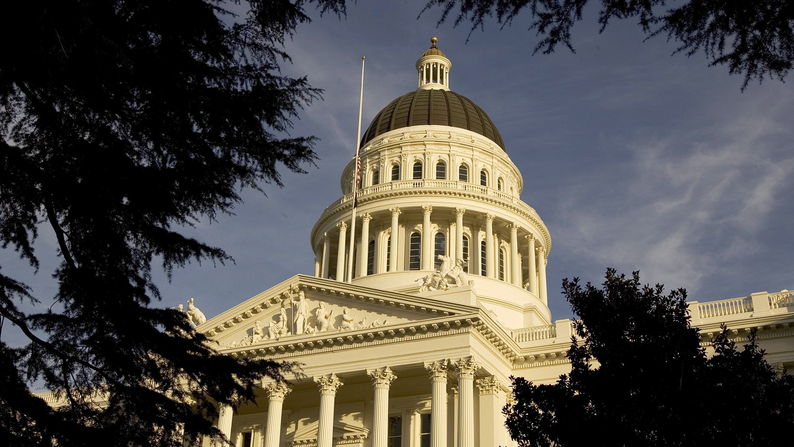 An exterior of the state capitol is shown on Jan. 5, 2006, in Sacramento. (Credit: David Paul Morris / Getty Images)