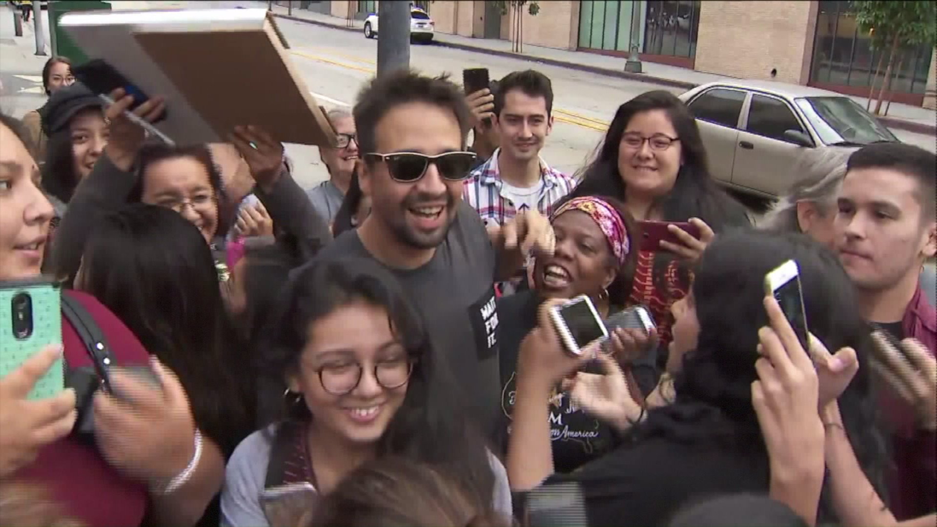 Lin-Manuel Miranda poses with fans outside the Pantages in Hollywood on Aug. 16, 2017. (Credit: KTLA)