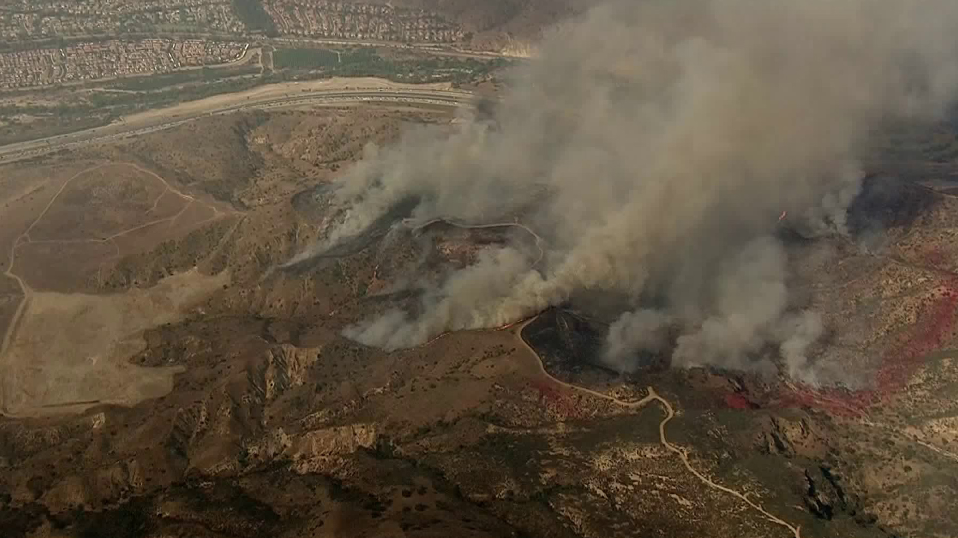 The Canyon Fire burns near the 91 Freeway near the border of Anaheim and Corona on Sept. 25, 2017. (Credit: KTLA)