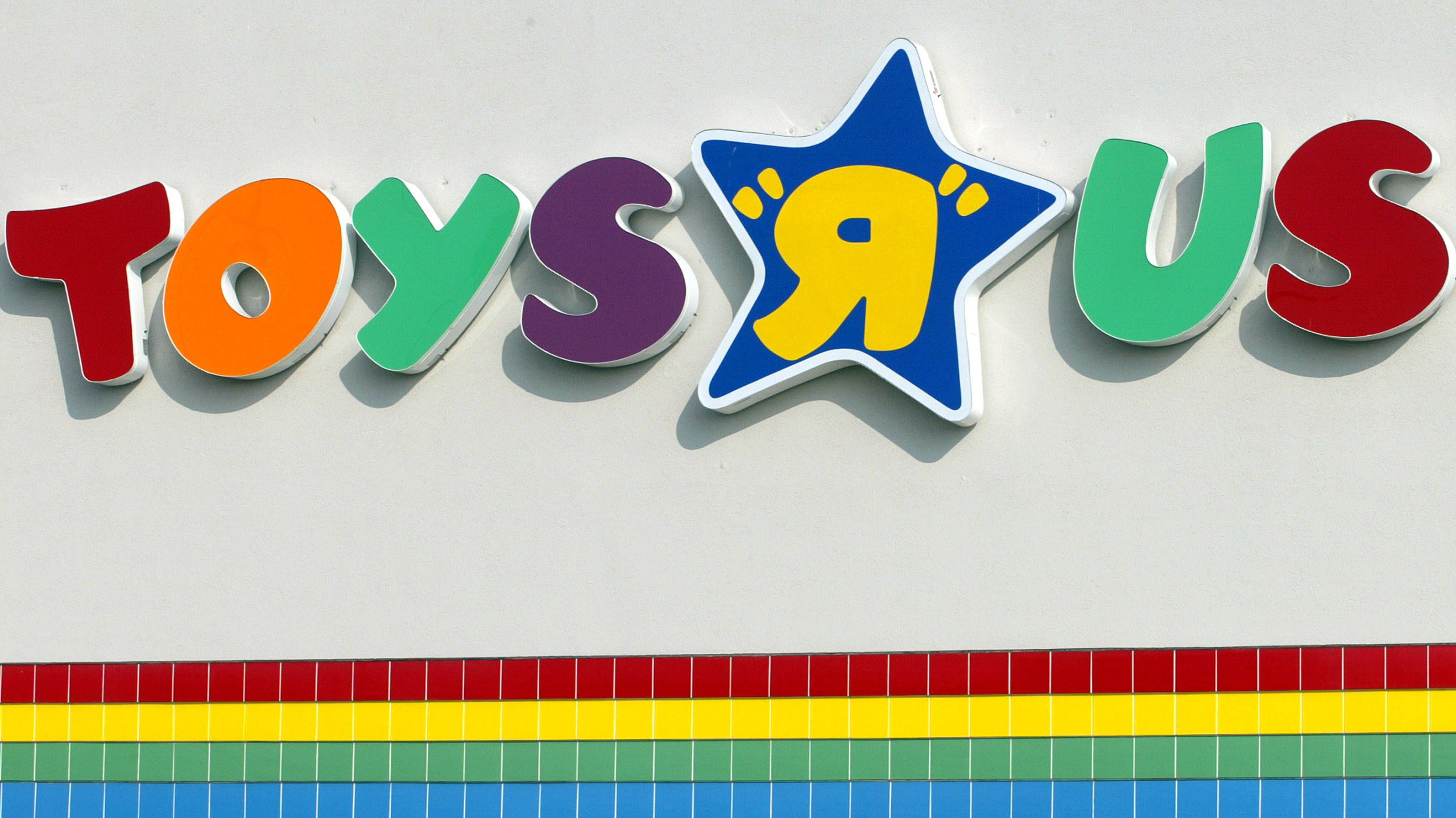 A Toys "R" Us sign is visible at one of its stores January 28, 2002 in Arlington Heights, Illinois. (Credit: Tim Boyle/Getty Images)