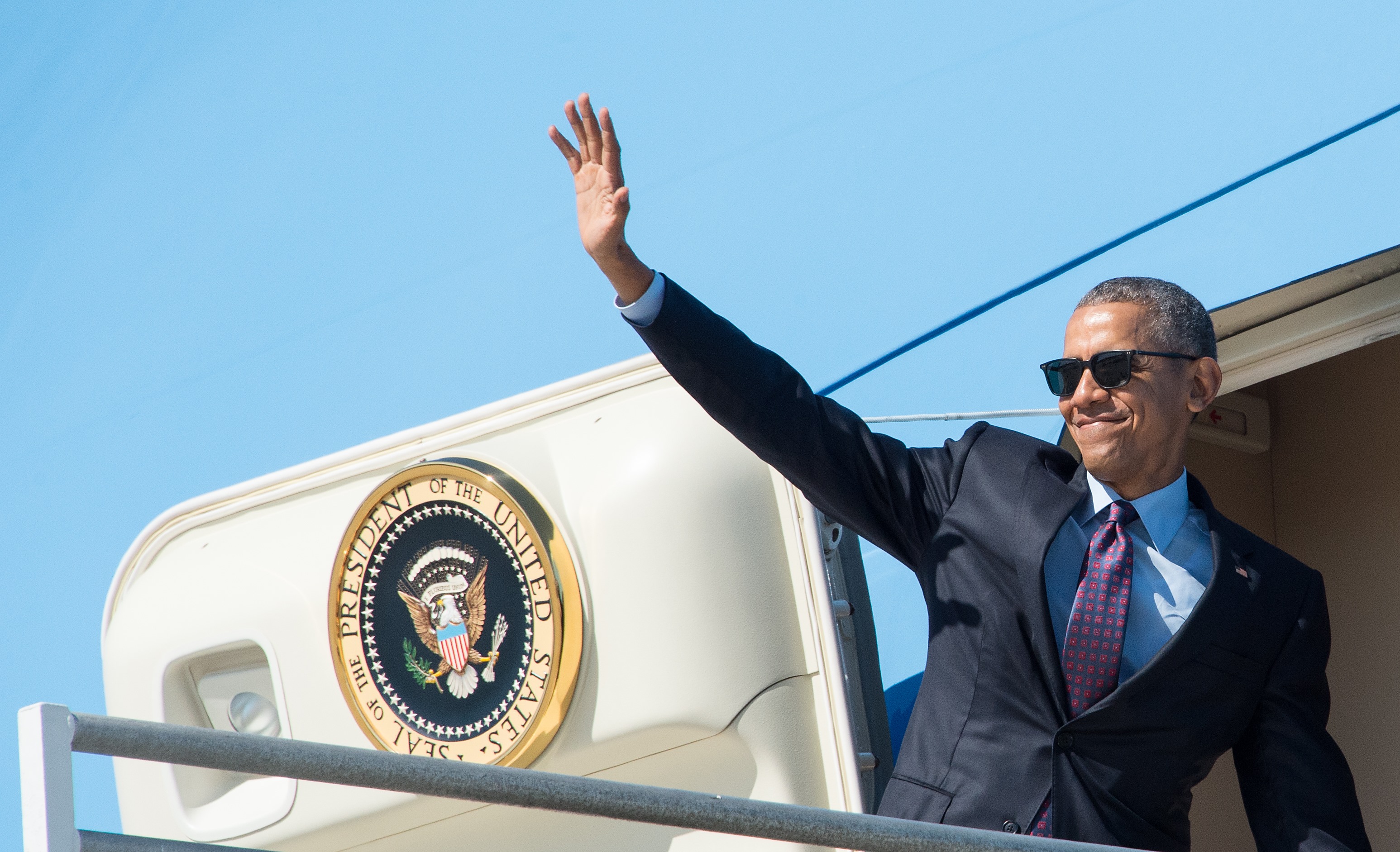 President Barack Obama departs from Los Angeles International Airport on October 25, 2016. (Credit: Nicholas Kamm/AFP/Getty Images)