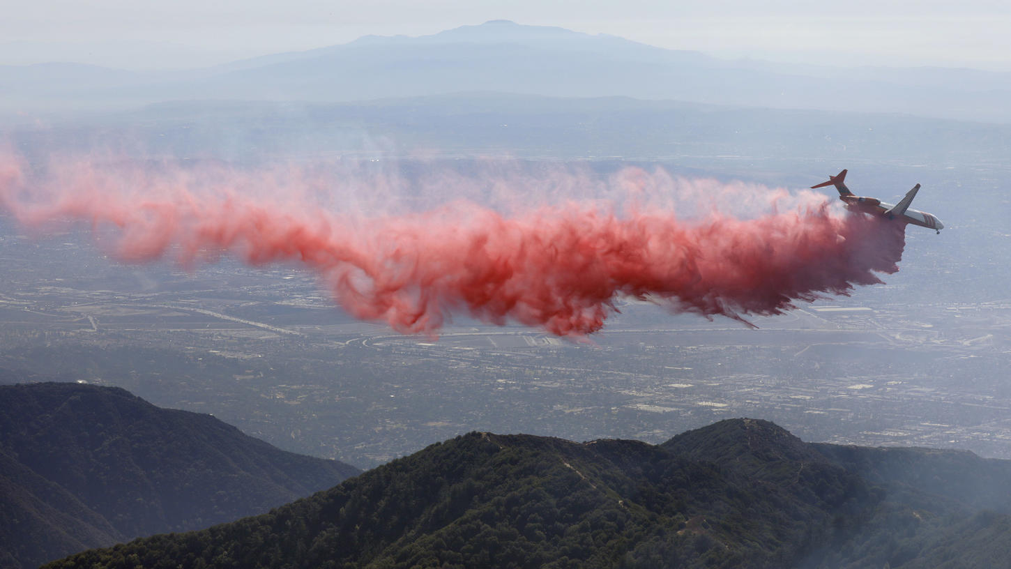 A plane drops fire retardant near the Mount Wilson Observatory on Oct. 17, 2017. (Credit: Irfan Khan / Los Angeles Times)