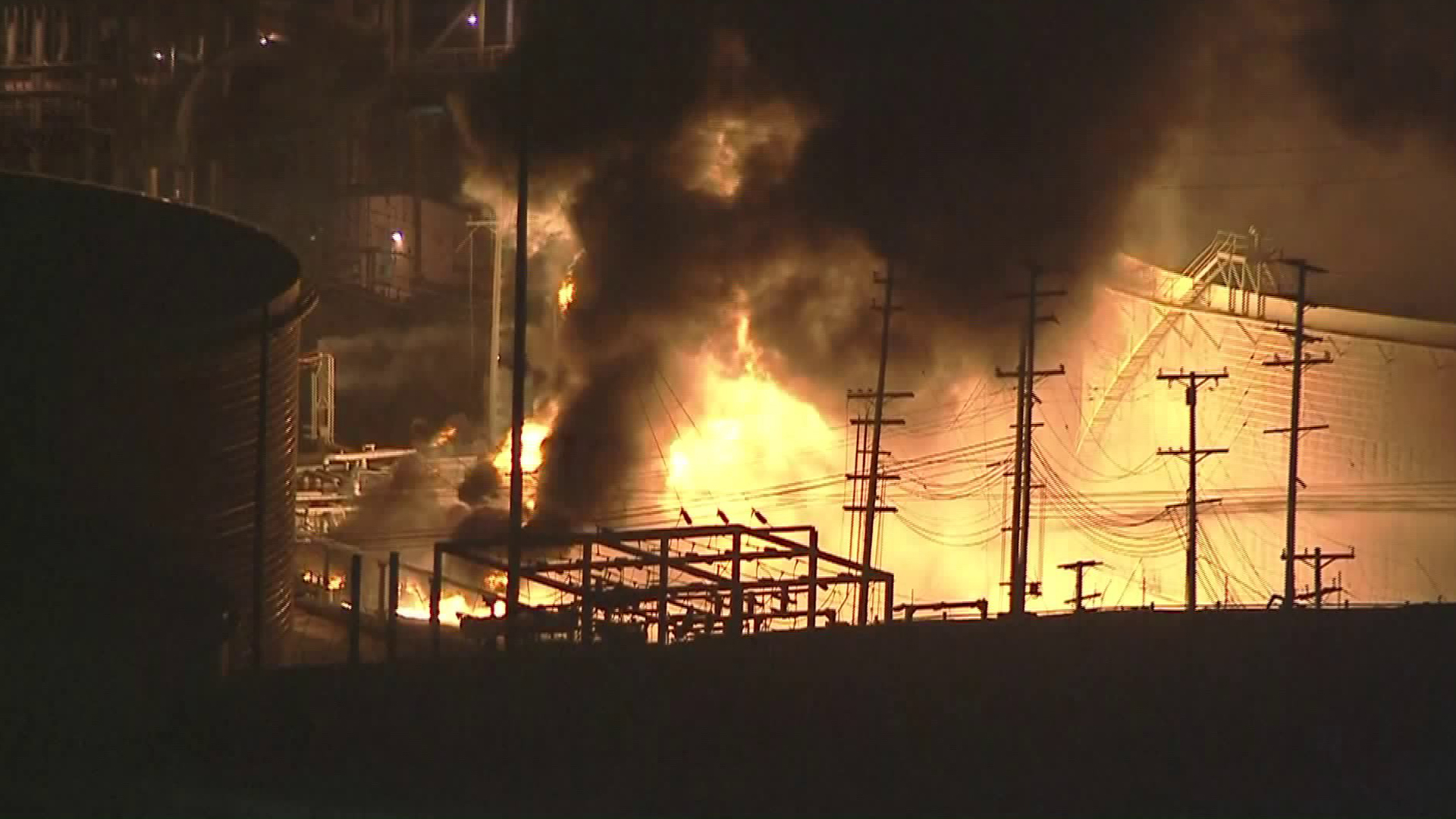 A fire was burning at the Chevron refinery in El Segundo on Oct. 17, 2017. (Credit: KTLA)