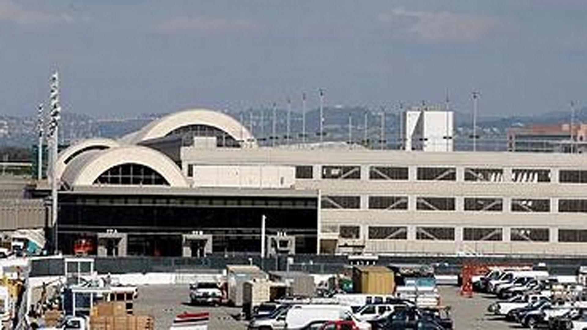 An exterior view of John Wayne Airport's Terminal C. (Credit: Allen J. Schaben / Los Angeles Times)