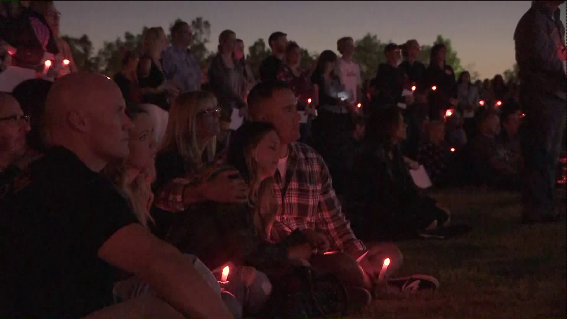 Residents gather for a vigil to honor the victims of the Las Vegas mass shooting in Santa Clarita on October 11, 2017. (Credit: KTLA)