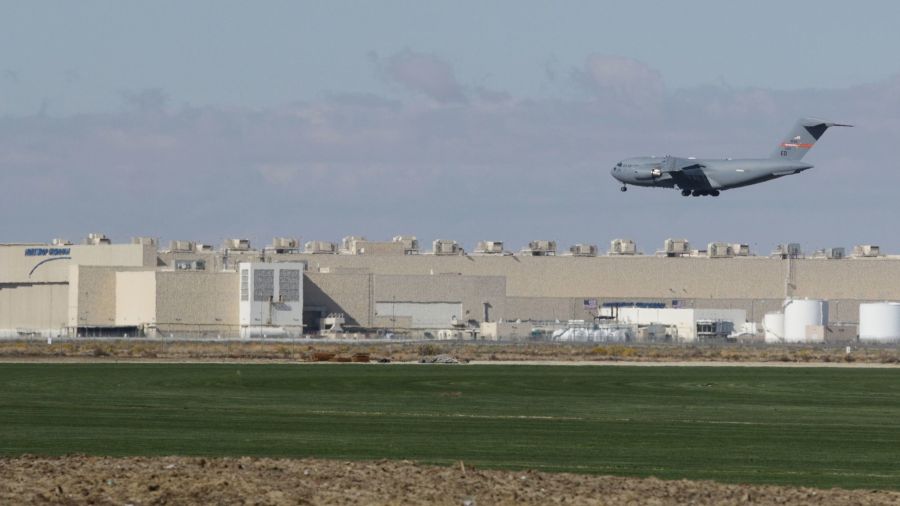 A Boeing C-17 Globemaster III lands at Palmdale Regional Airport during recent exercise flights. Northrop Grumman (background) was awarded the new B-21 bomber contract in 2015. (Credit: Myung J. Chun / Los Angeles Times