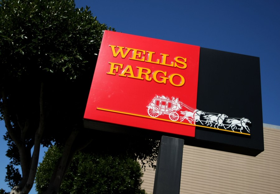 A sign is displayed outside of a Wells Fargo bank on April 16, 2008 in San Francisco. (Credit: Justin Sullivan/Getty Images)