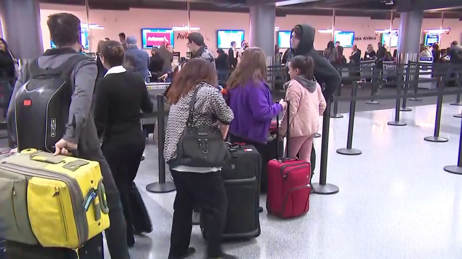 Travelers pass through LAX on Dec. 20, 2017. (Credit: KTLA)