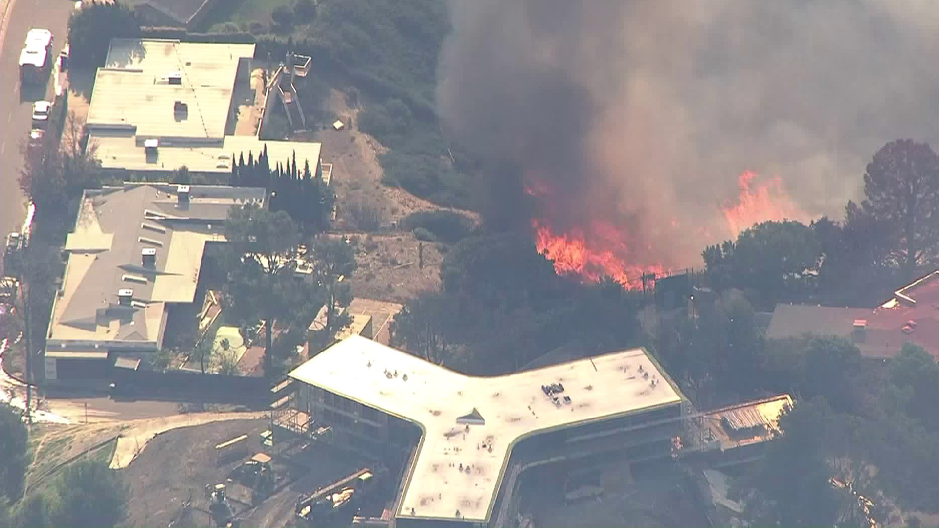 Multiple structures are threatened in the Skirball Fire burning in the Bell-Air area on Dec. 6, 2017. (Credit: KTLA)