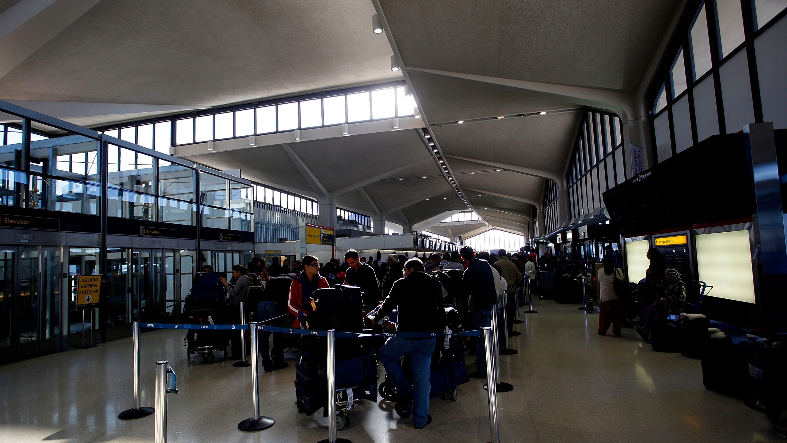 Travelers line up at ticketing counters at Newark Liberty International Airport Terminal B follwinf a major blizzard on December 27, 2010 in Newark, New Jersey. (Credit: Jeff Zelevansky/Getty Images)