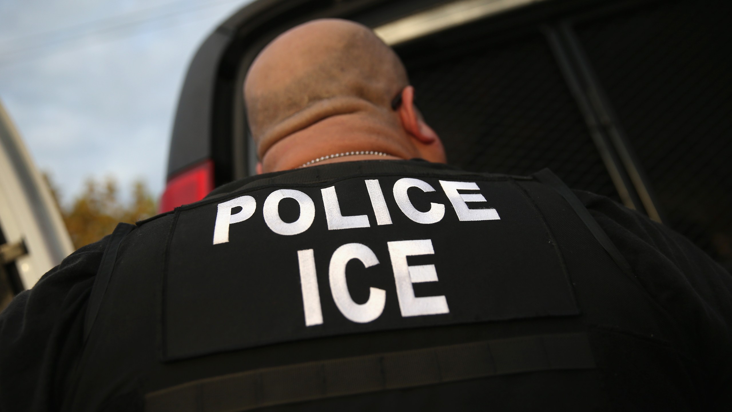 U.S. Immigration and Customs Enforcement agents detain an immigrant on Oct. 14, 2015, in Los Angeles. (Credit: John Moore/Getty Images)