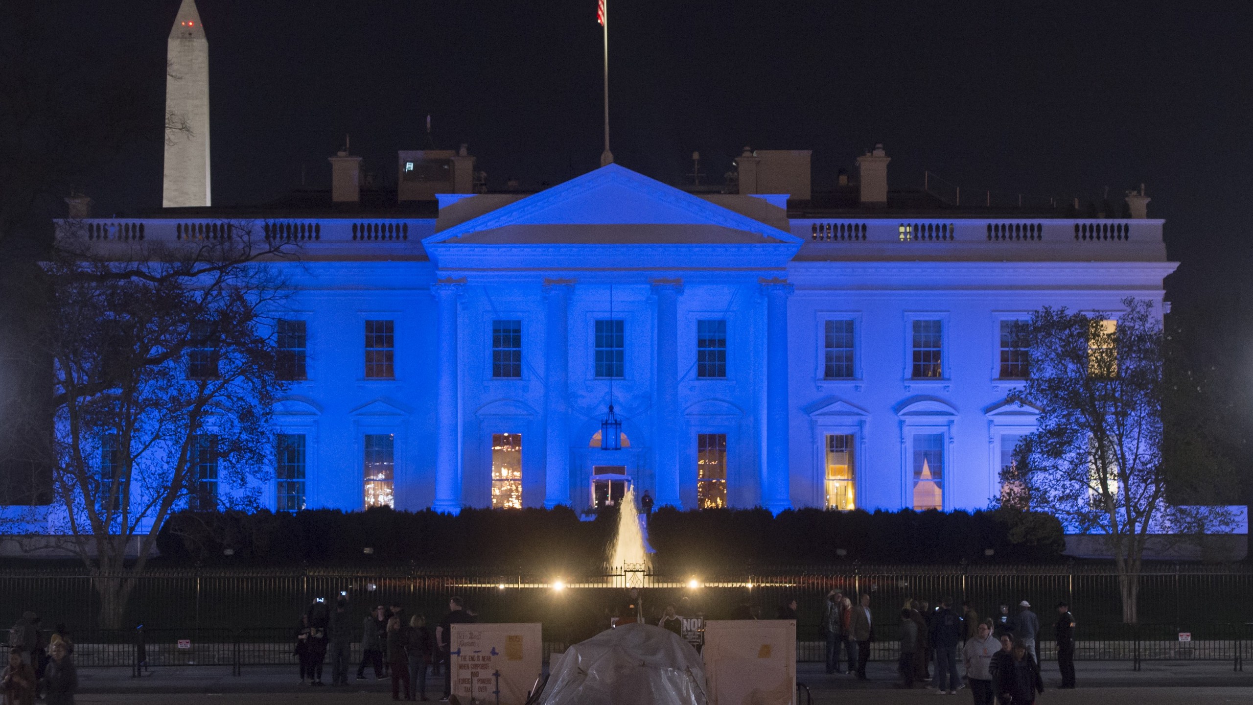 The White House is lit in blue in honor of World Autism Awareness Day in Washington, April 2, 2017. (Credit: SAUL LOEB/AFP/Getty Images)