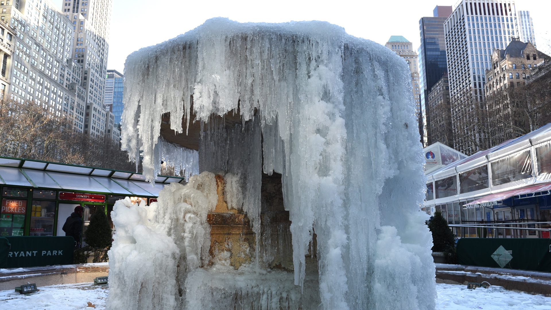 The frozen Josephine Shaw Lowell Memorial Fountain located at Bryant Park in New York is viewed on January 2, 2018. (Credit: TIMOTHY A. CLARY/AFP/Getty Images)