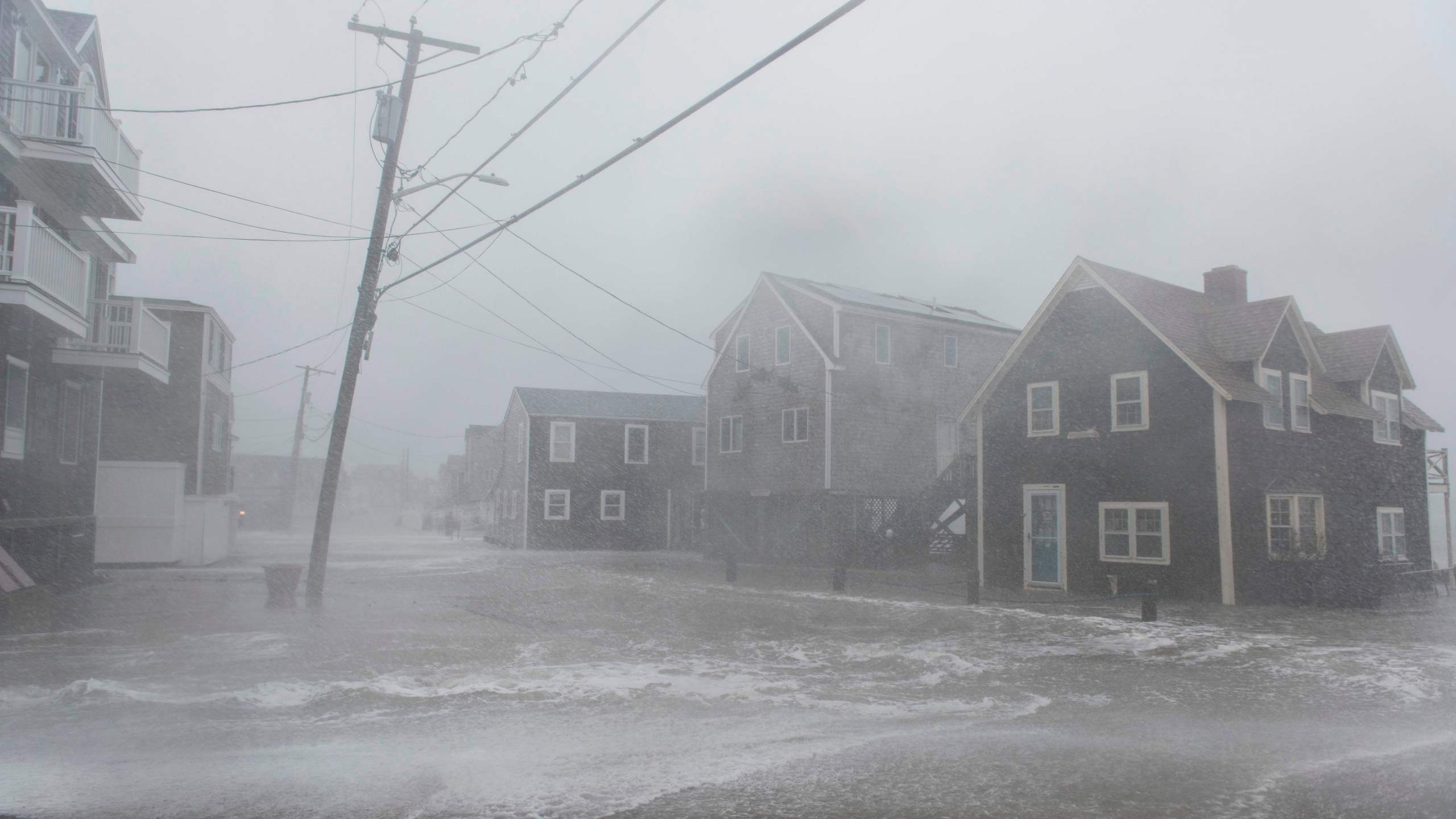 Coastal areas in New England are bracing for the high tide that is scheduled to be at its highest as waves crash into homes in Scituate, Massachusetts on March 2, 2018. (Credit: RYAN MCBRIDE/AFP/Getty Images)