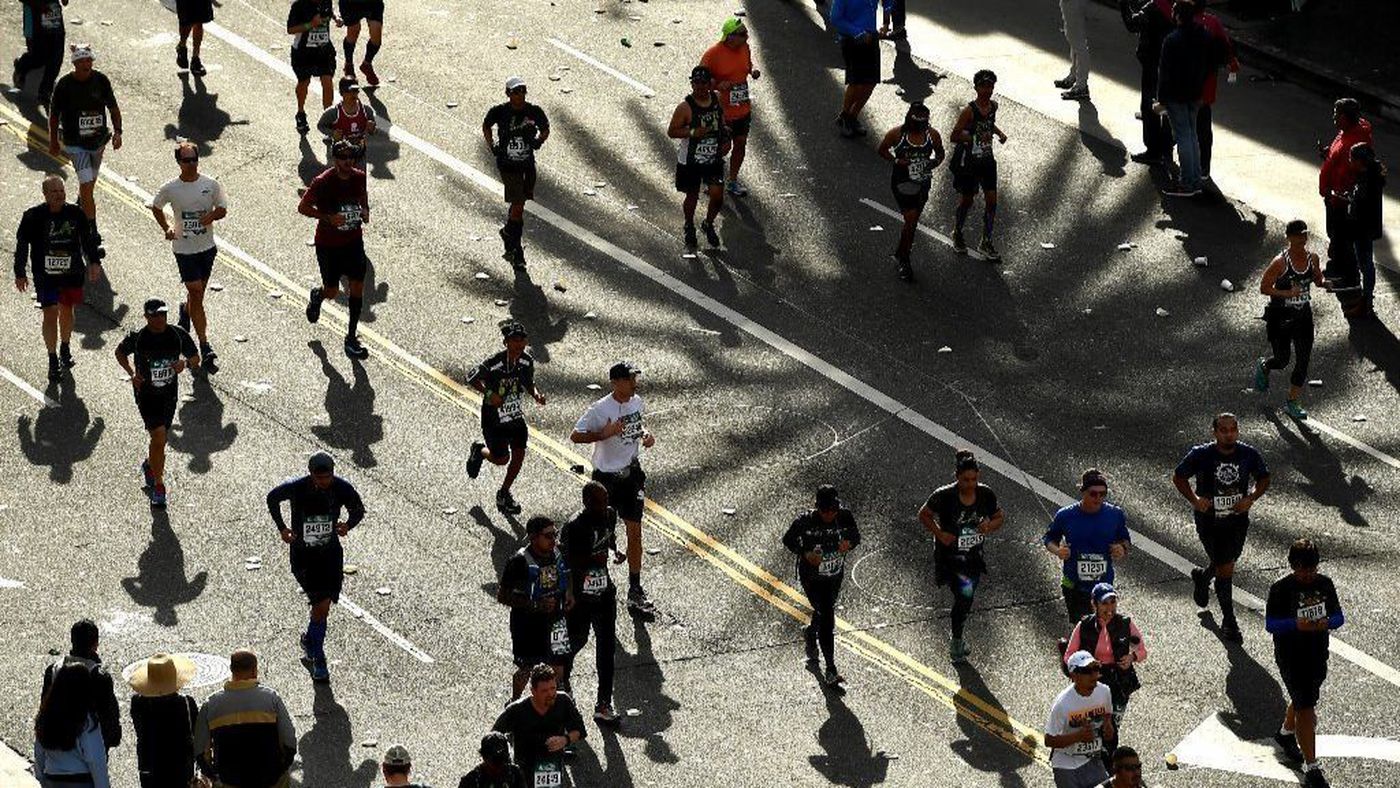 Participants run along Hollywood Boulevard during the L.A. Marathon on March 18, 2018. (Credit: Wally Skalij / Los Angeles Times)