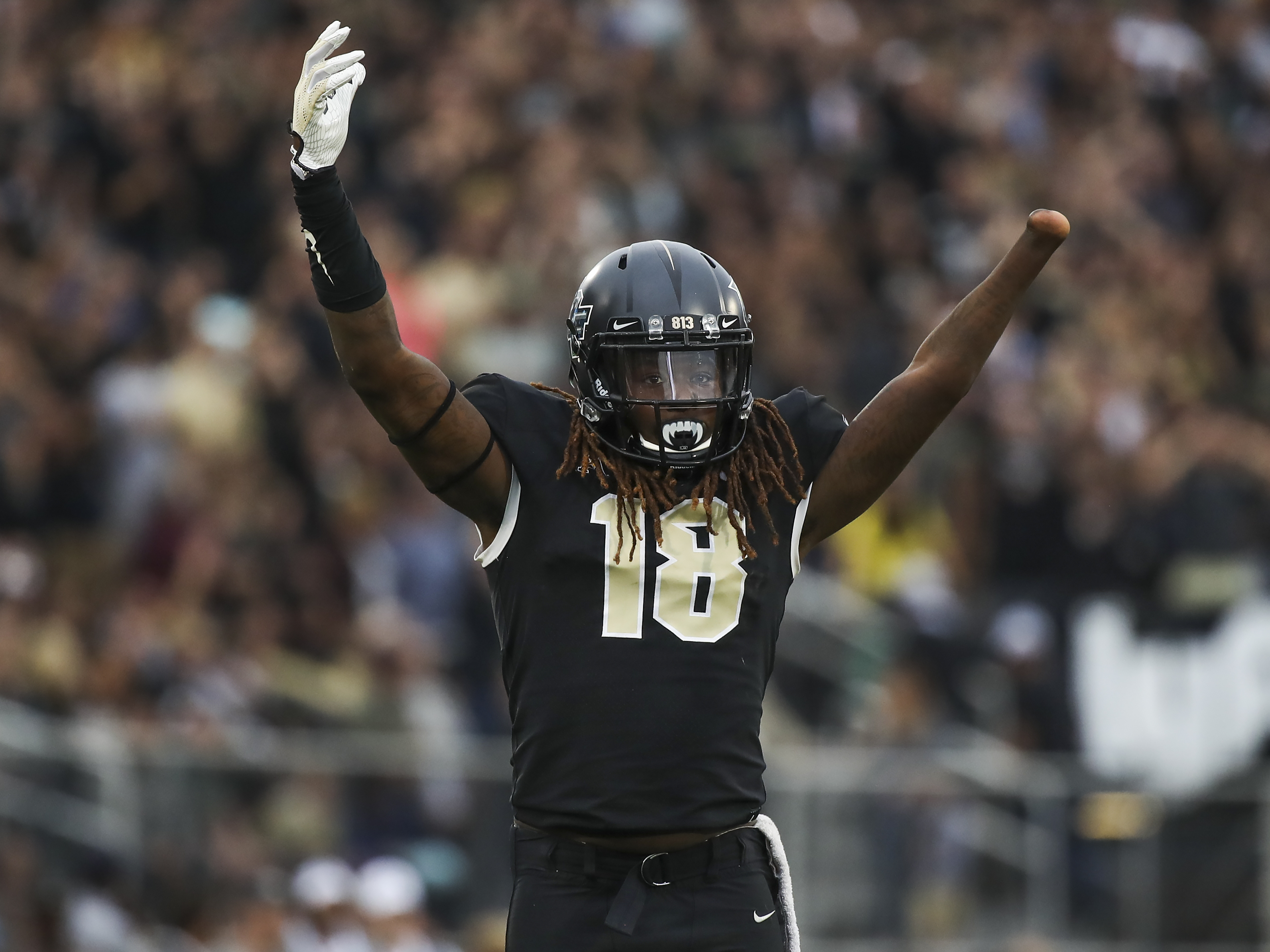 Shaquem Griffin of the UCF Knights reacts prior to a play against the South Florida Bulls at Spectrum Stadium on Nov. 24, 2017 in Orlando, Florida. (Credit: Logan Bowles/Getty Images)