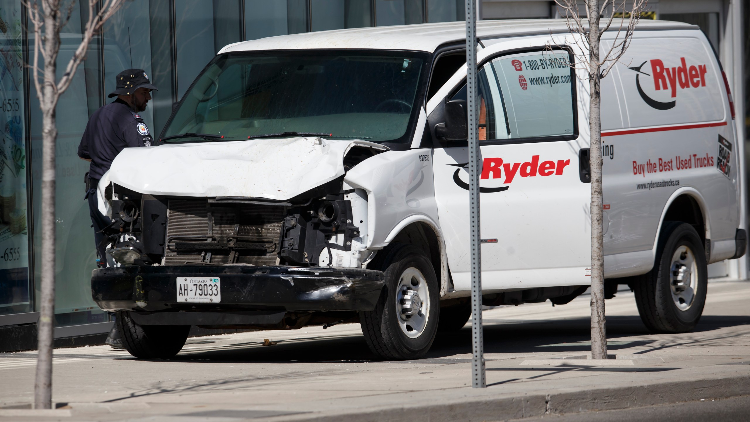 Police inspect a van suspected of being involved in a crash that injured multiple pedestrians on April 23, 2018 in Toronto, Canada. (Credit: Cole Burston/Getty Images)