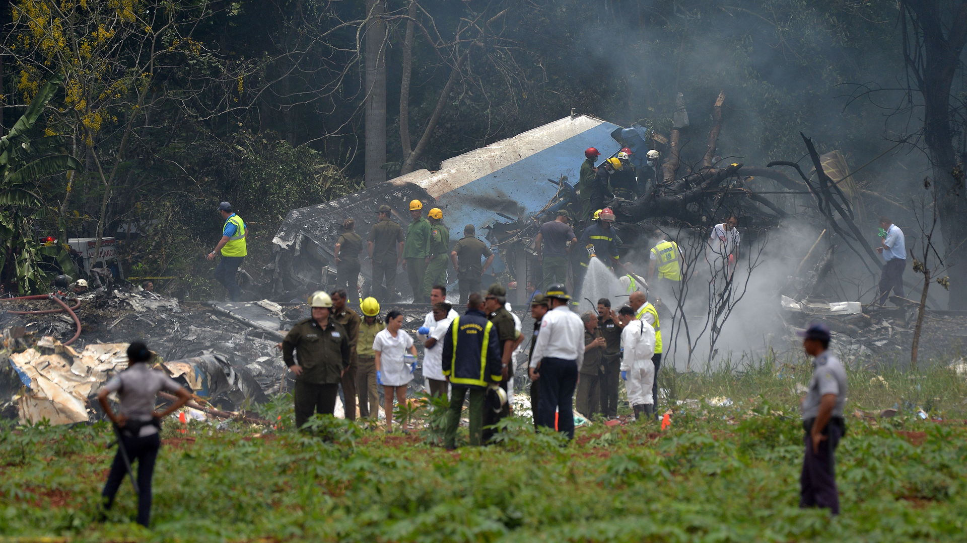 A photo of the crash site after a Cubana de Aviacion aircraft crashed after taking off from Havana's Jose Marti airport on May 18, 2018. (Credit: YAMIL LAGE/AFP/Getty Images)