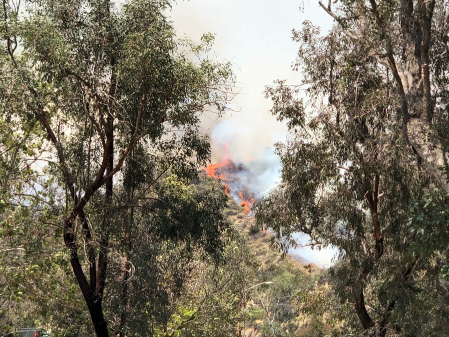 A brush fire burns at the Verdugo Mountains near Burbank on May 25, 2018. (Credit: Giovanni Moujaes/KTLA)