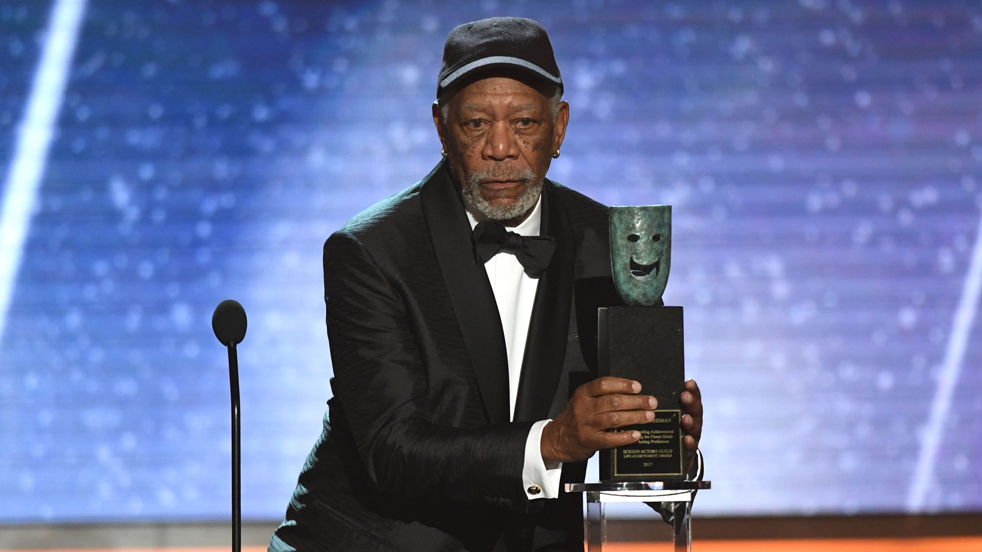 Morgan Freeman accepts the Life Achievement Award onstage during the 24th Annual Screen Actors Guild Awards show at The Shrine Auditorium on January 21, 2018 in Los Angeles, California. / AFP PHOTO / Mark RALSTON (Photo credit should read MARK RALSTON/AFP/Getty Images)