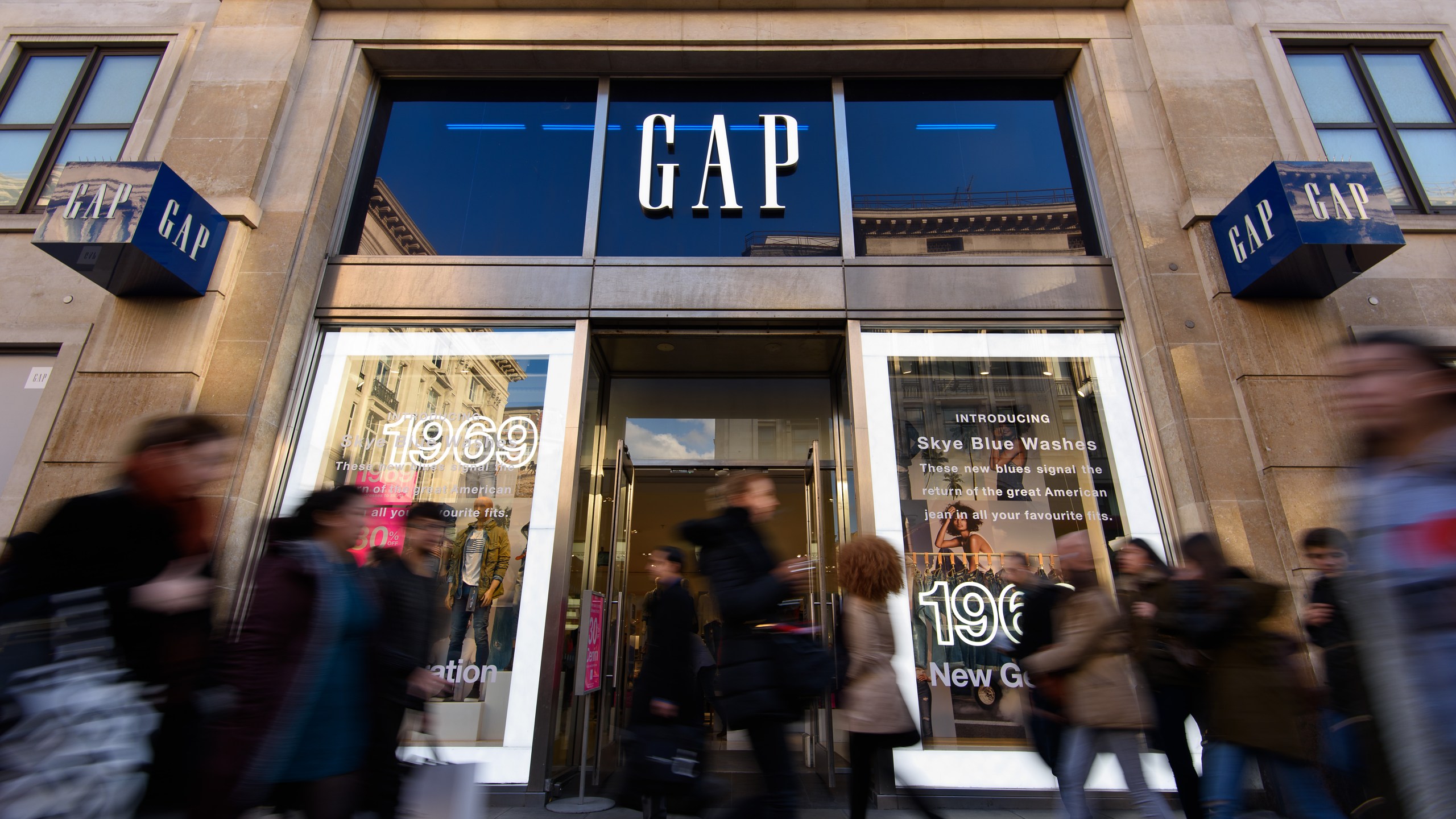 An exterior view of fashion retailer Gap's Oxford Street store in London is seen on Feb. 11, 2016. (Credit: Ben Pruchnie/Getty Images)