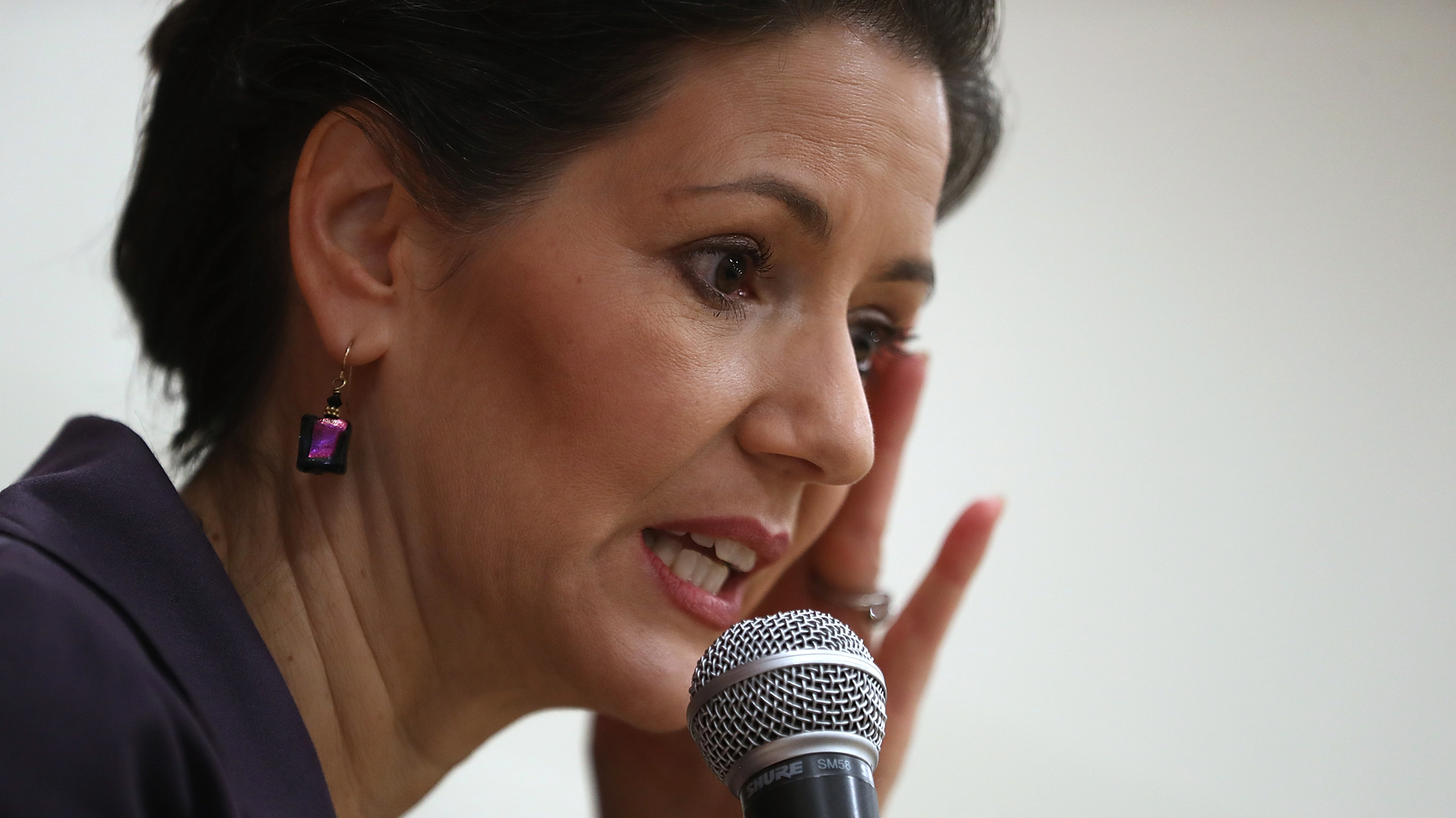 Oakland Mayor Libby Schaaf speaks to students at Edna Brewer Middle School about the U.S. Constitution on January 19, 2018 in Oakland, California. (Credit: Justin Sullivan/Getty Images)