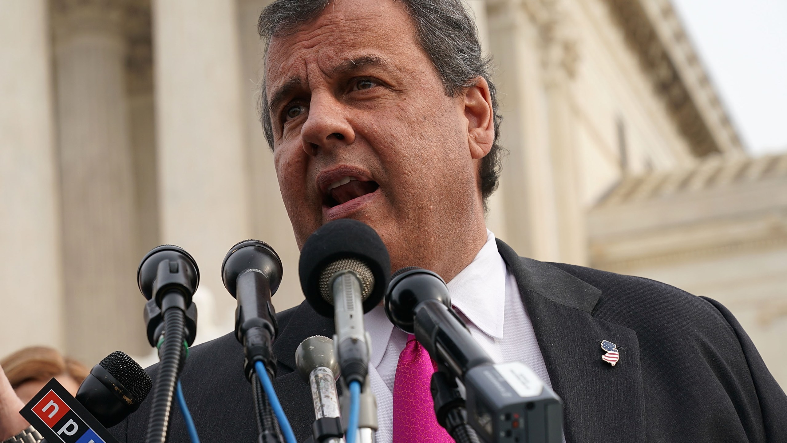 New Jersey Governor Chris Christie speaks to members of the media in front of the U.S. Supreme Court December 4, 2017 in Washington, D.C. (Credit: Alex Wong/Getty Images)