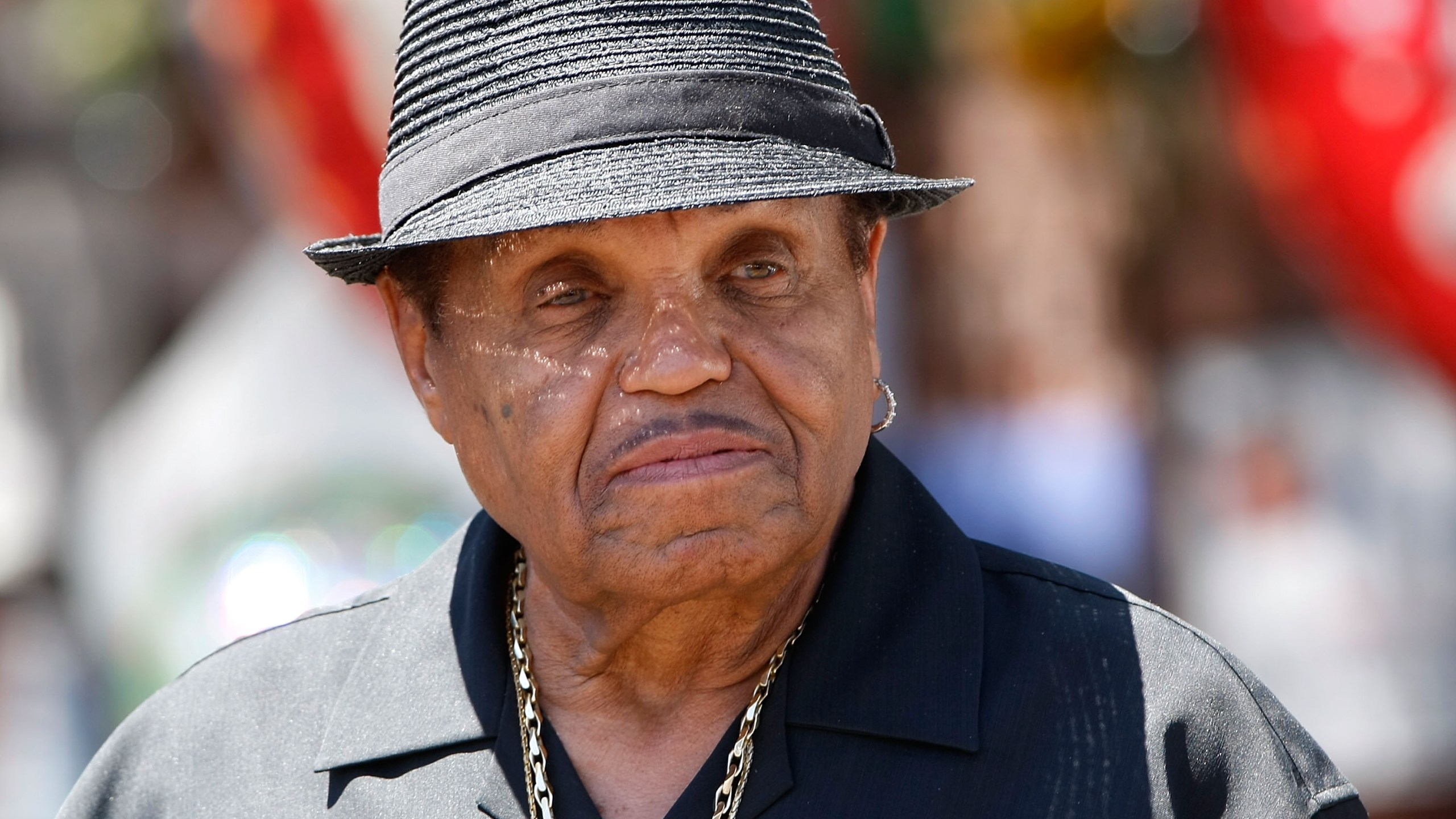 Joe Jackson speaks with the media in front of the Jackson compound on June 29, 2009 in Encino. (Credit: Michael Buckner/Getty Images)