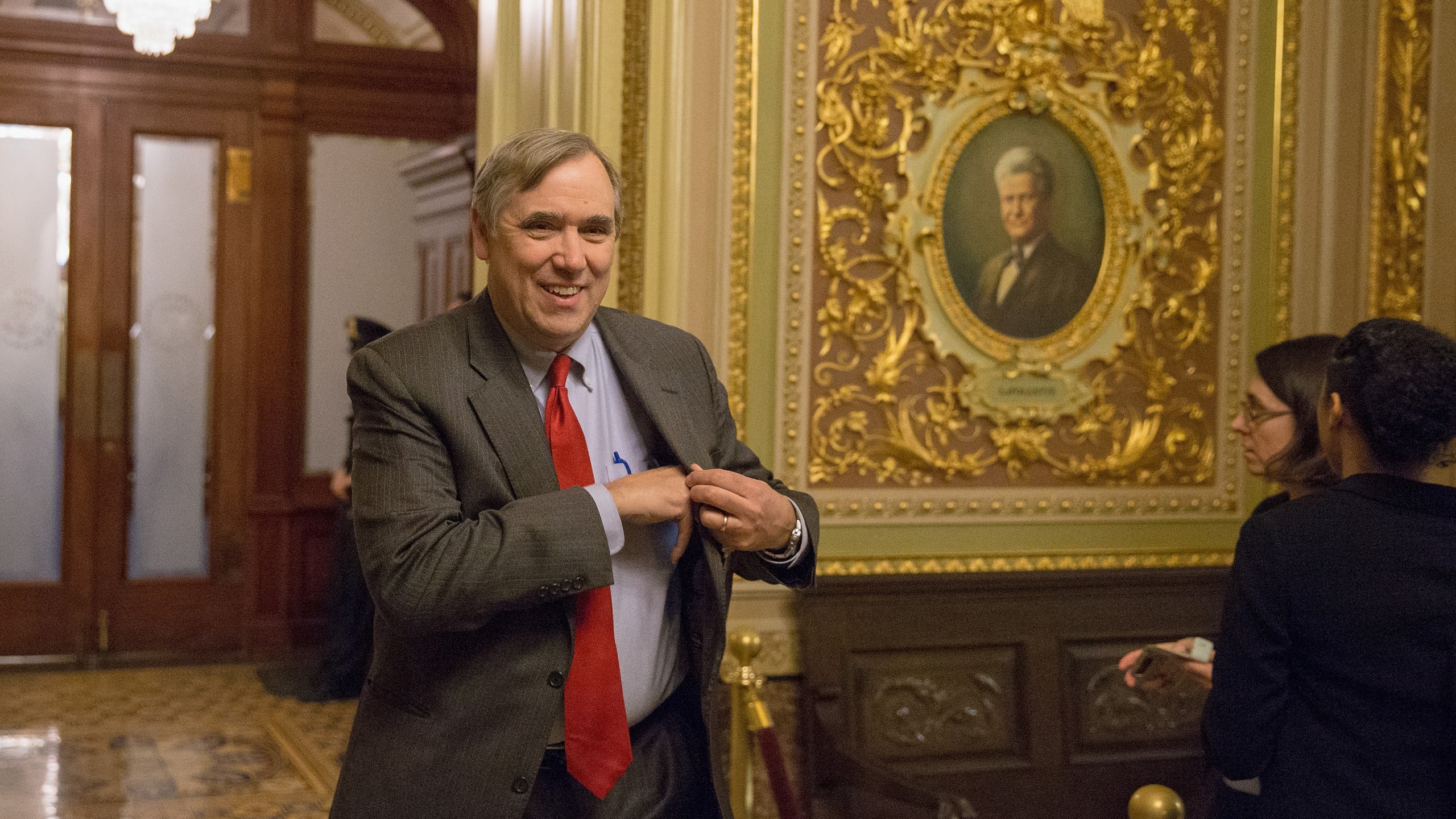 Senator Jeff Merkley, D-Oregon, walks to a Democratic Caucus meeting at the US Capitol on January 19, 2018, in Washington, D.C. (Credit: Tasos Katopodis/Getty Images)