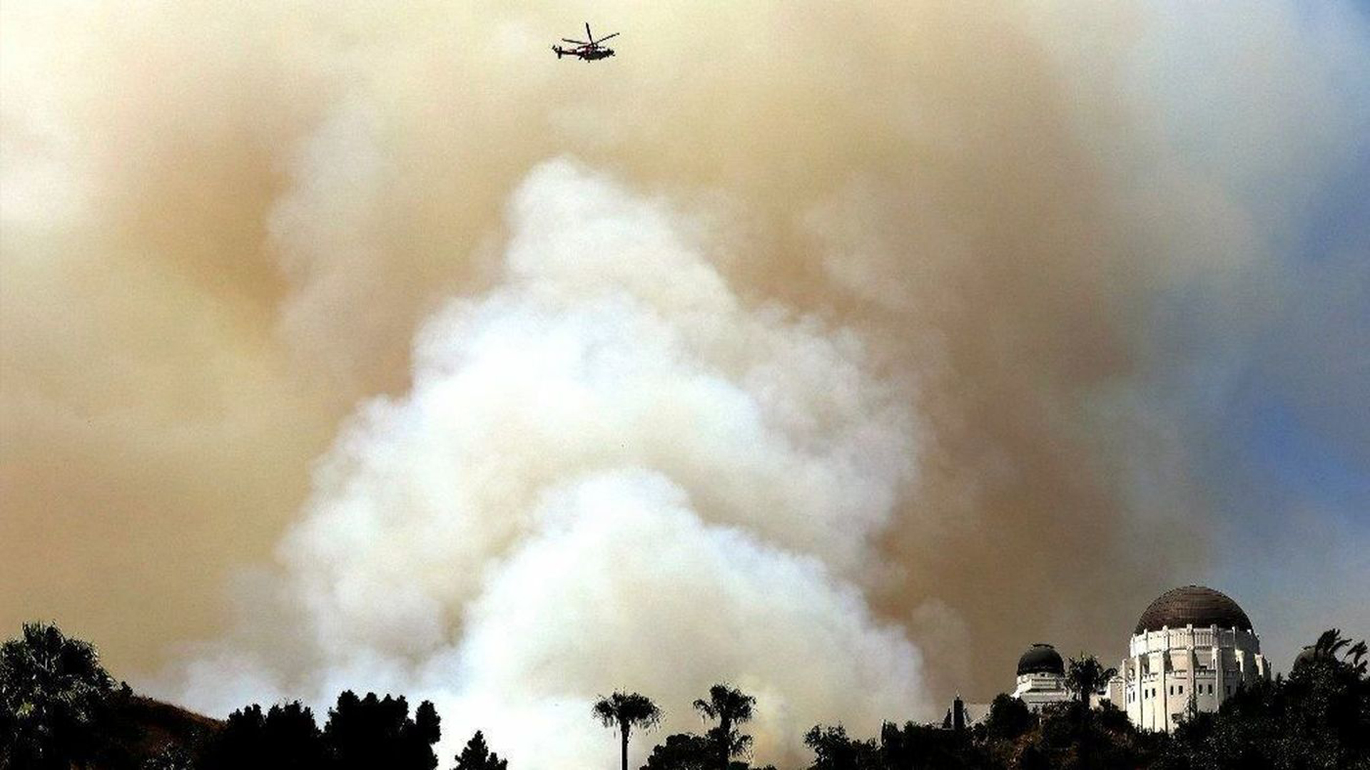 Smoke billows from a brush fire in Griffith Park near Griffith Observatory on July 10, 2018. (Credit: Christina House / Los Angeles Times)