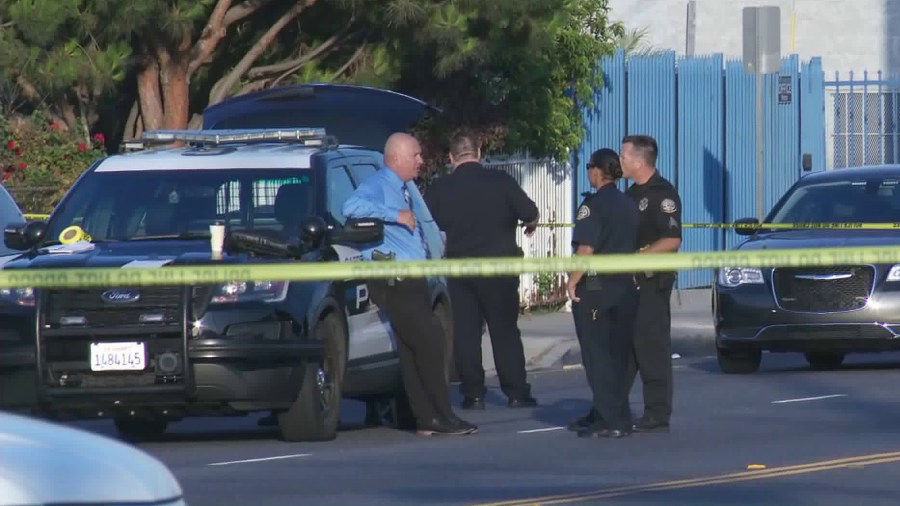 Police investigate a fatal shooting in Gardena on July 31, 2018. (Credit: KTLA)