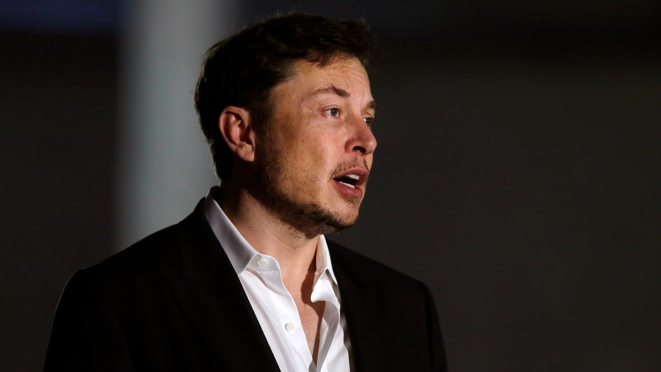 Chicago Engineer and tech entrepreneur Elon Musk of The Boring Company talks about constructing a high speed transit tunnel at Block 37 during a news conference on June 14, 2018 in Chicago, Illinois. (Credit: Joshua Lott/Getty Images)