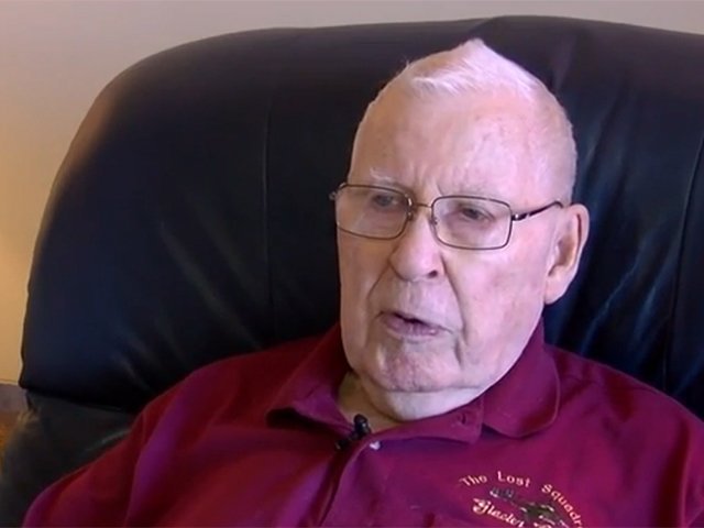 Robert Blocksom, 87, talks about job hunting on Aug. 28, 2018. (Credit: WEWS via CNN)