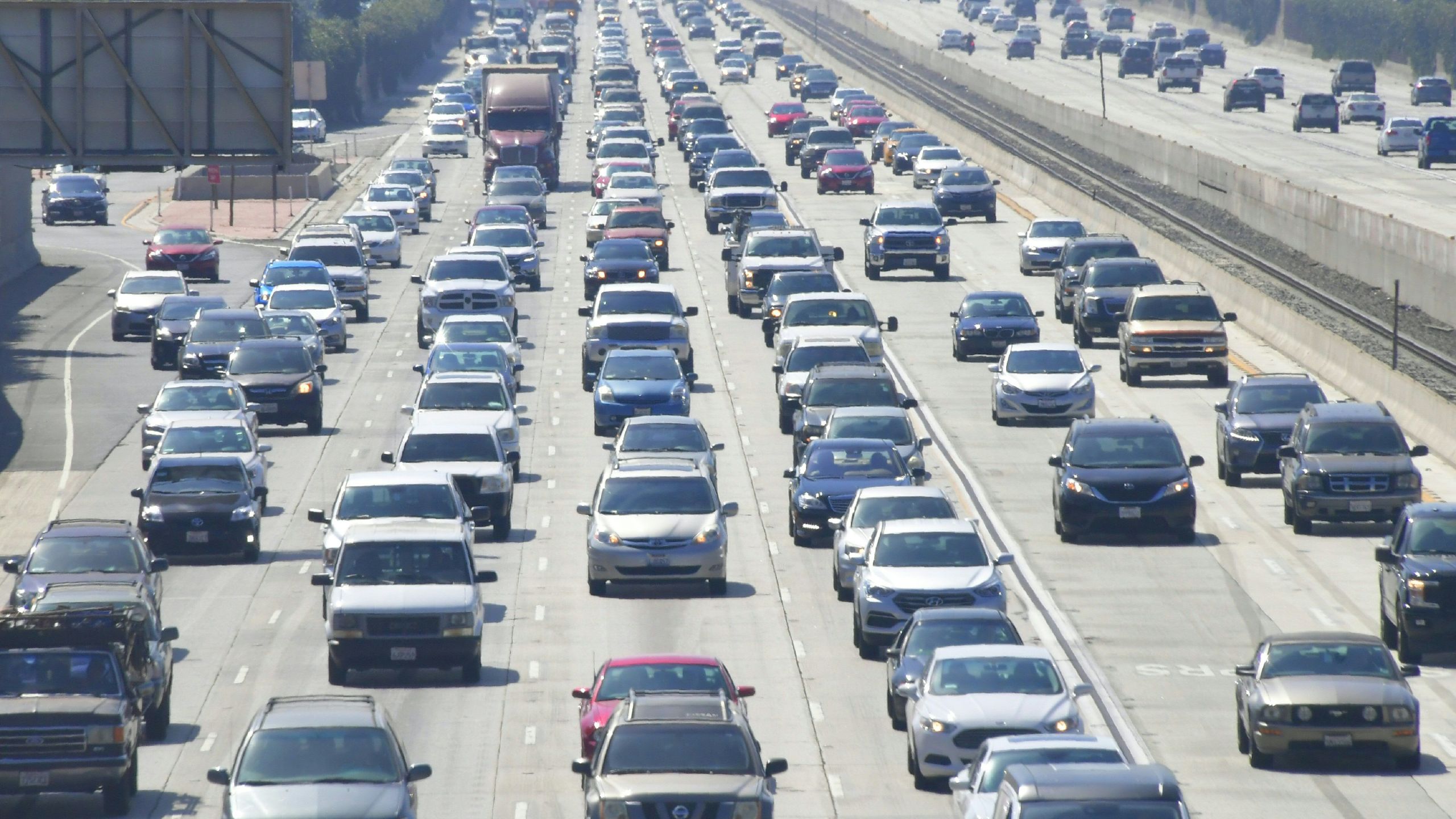 Auto traffic flows in and out of Los Angeles on Aug. 28, 2018. (Credit: Frederic J. Brown / AFP / Getty Images)