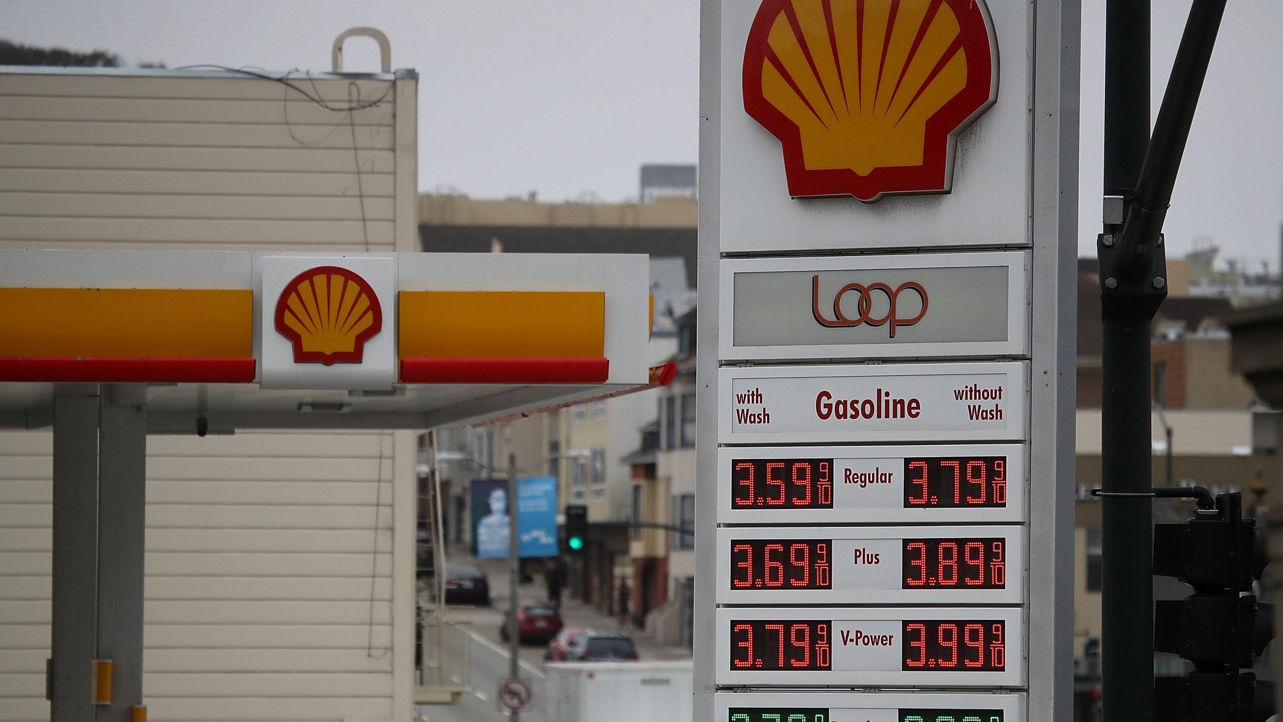 A Shell gas station is seen on July 26, 2018, in San Francisco. (Credit: Justin Sullivan/Getty Images)