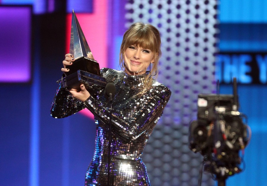 Taylor Swift accepts the Artist of the Year award onstage during the 2018 American Music Awards at Microsoft Theater on Oct. 9, 2018 in Los Angeles. (Credit: Frederick M. Brown / Getty Images)