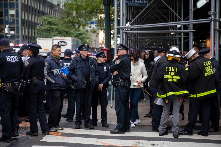 New York City Police officers and firemen gather at the scene of a suspicious package situation at the office of New York Governor Andrew Cuomo in Manhattan on Oct. 24, 2018. (Credit: Drew Angerer/Getty Images)