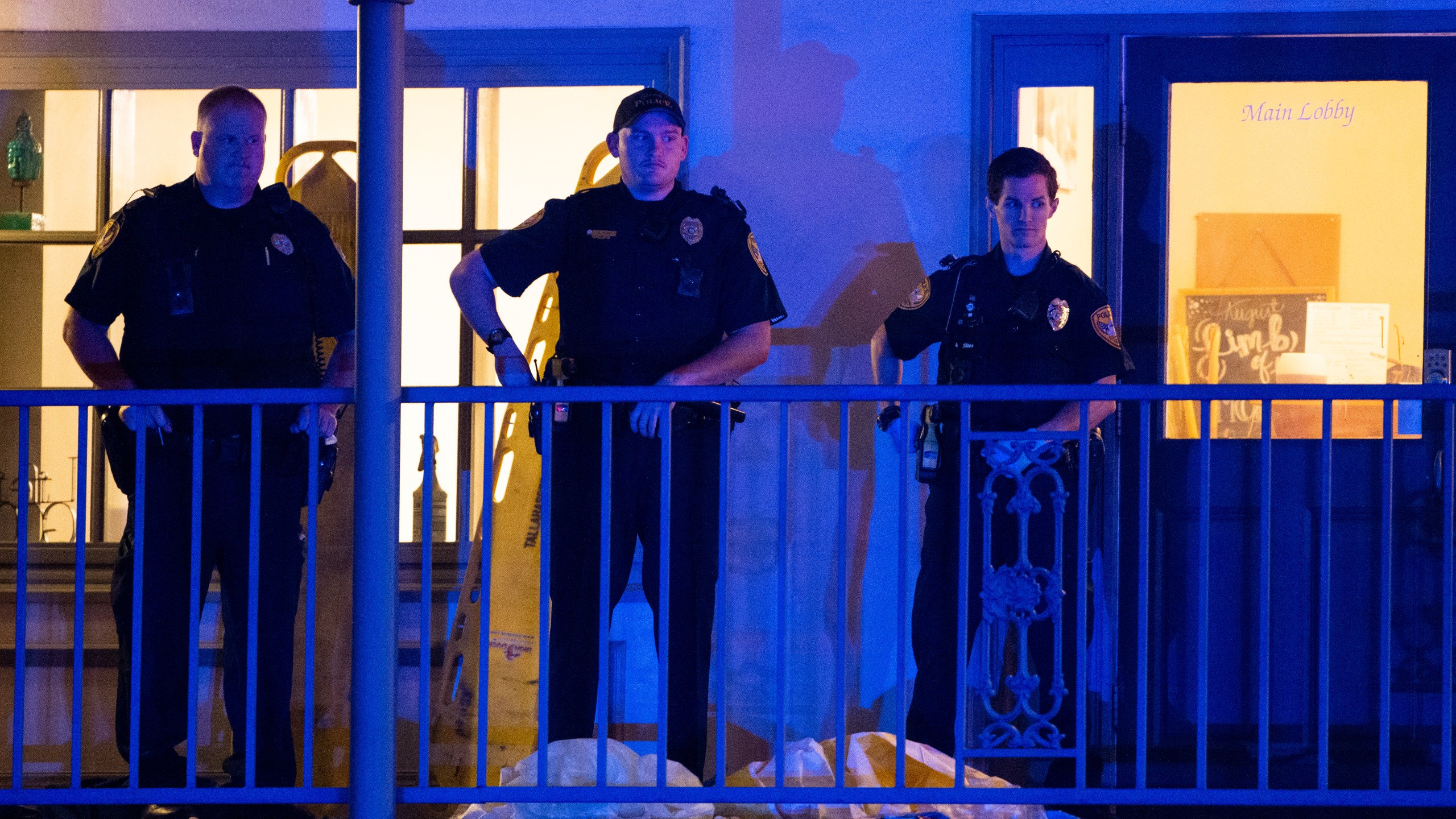 Tallahassee Police officers are stationed outside the HotYoga Studio in Tallahassee, Florida, after a gunman killed one person and injured several others inside on Nov. 2, 2018. (Credit: Mark Wallheiser / Getty Images)