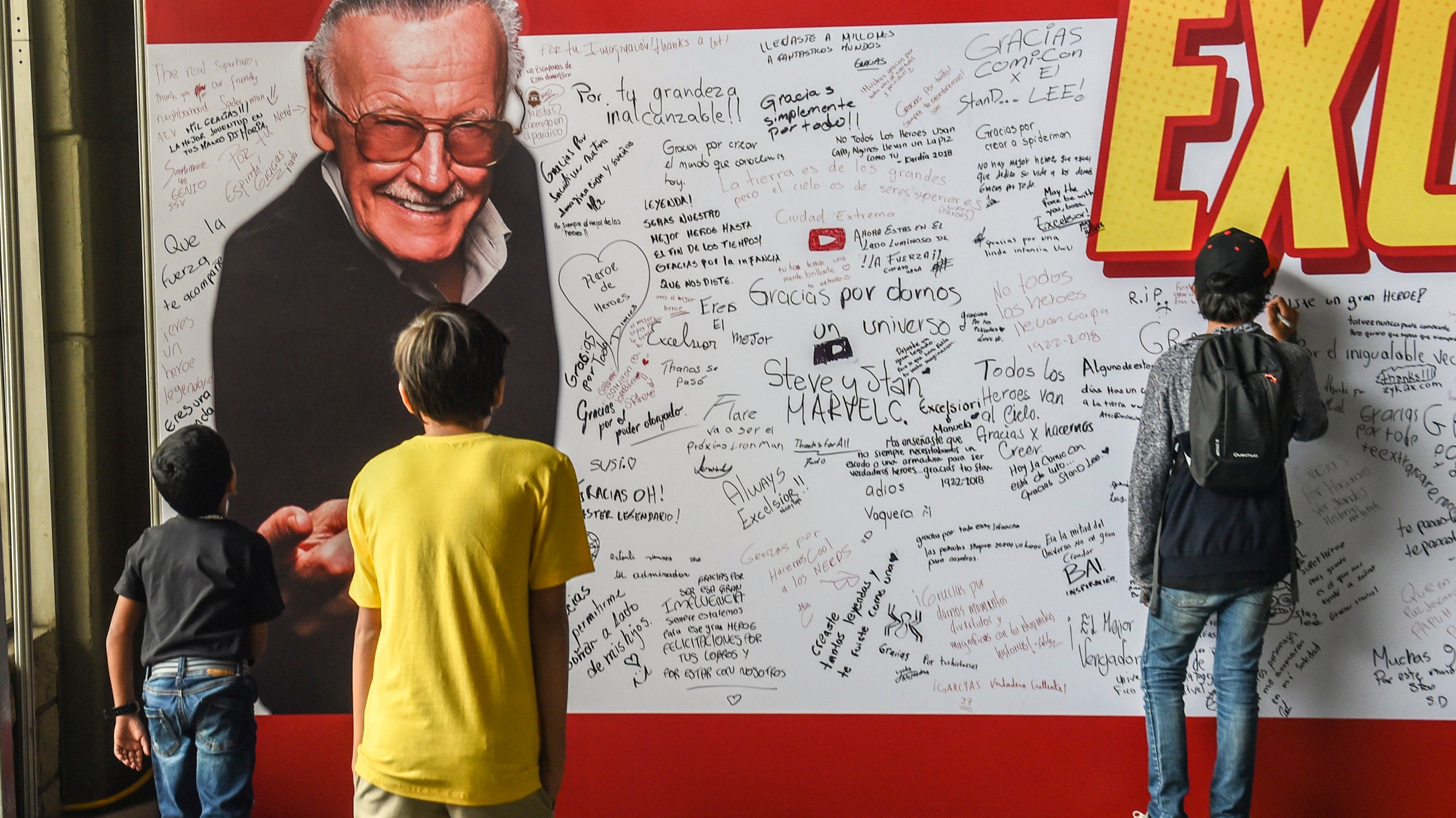 Gaming, comic and movie fans pay tribute to Stan Lee's memory during the Comic Con Colombia 2018 in Medellin on Nov. 16, 2018. (Credit: Joaquin Sarmiento / AFP / Getty Images)