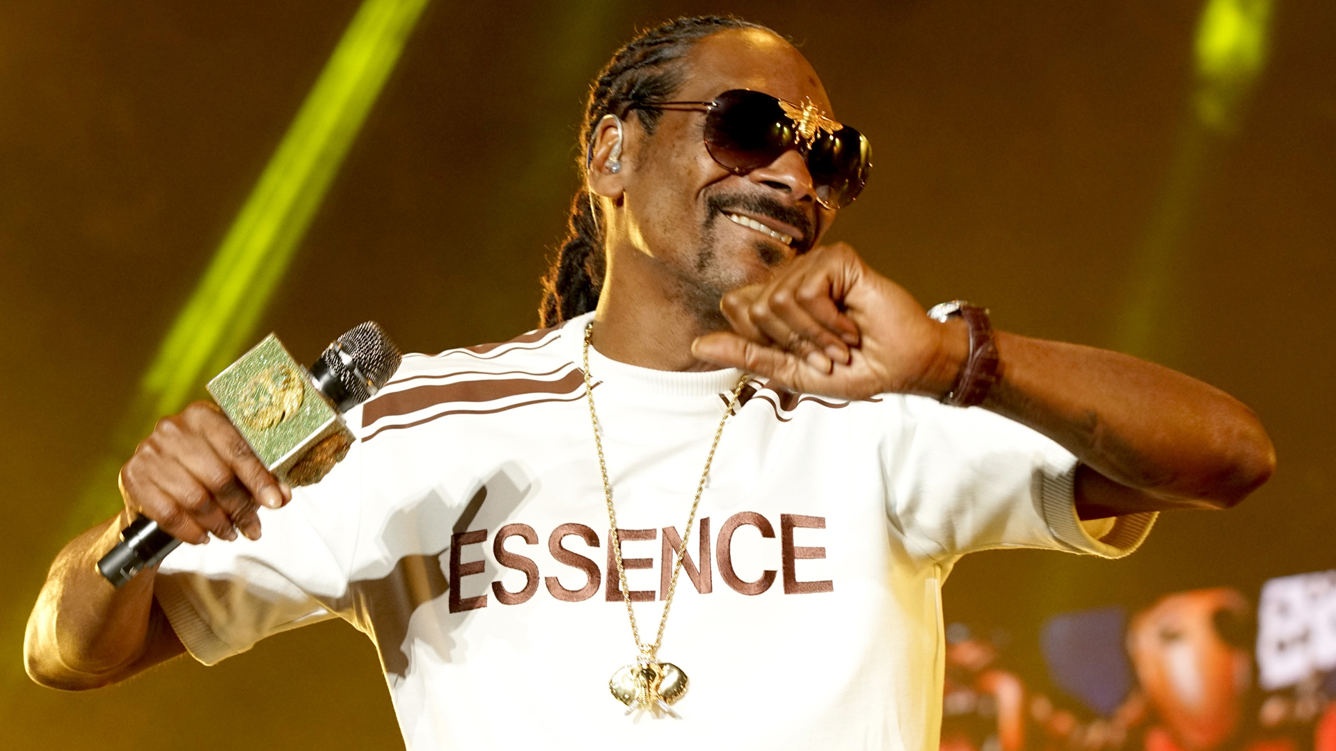 Snoop Dogg performs onstage during the 2018 Essence Festival presented By Coca-Cola - Day 1 at Louisiana Superdome on July 6, 2018 in New Orleans, Louisiana. (Credit: Bennett Raglin/Getty Images for Essence)