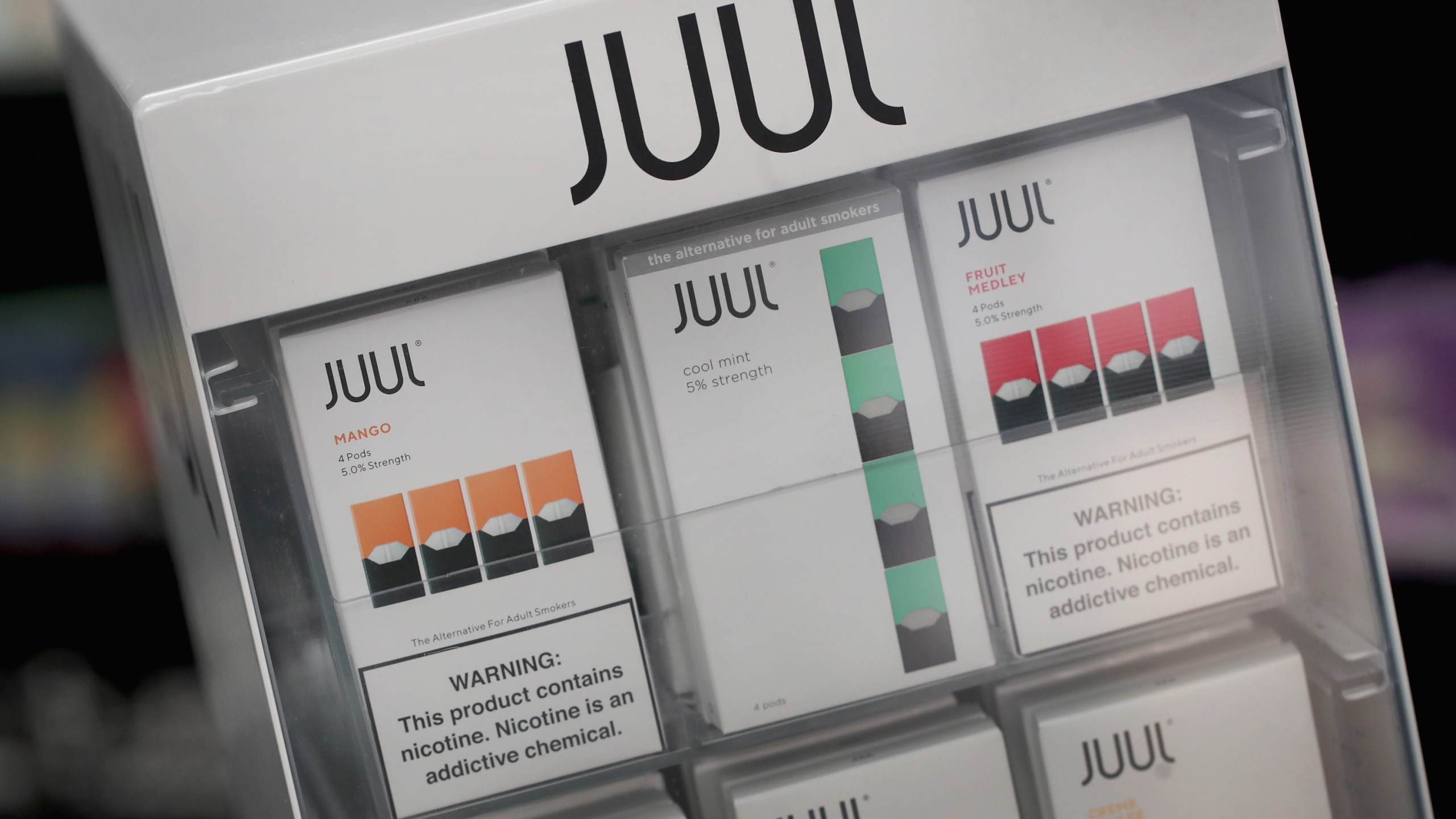 Electronic cigarettes and pods by Juul, the nation's largest maker of vaping products, are offered for sale at the Smoke Depot on September 13, 2018 in Chicago, Illinois. (Credit: Scott Olson/Getty Images)